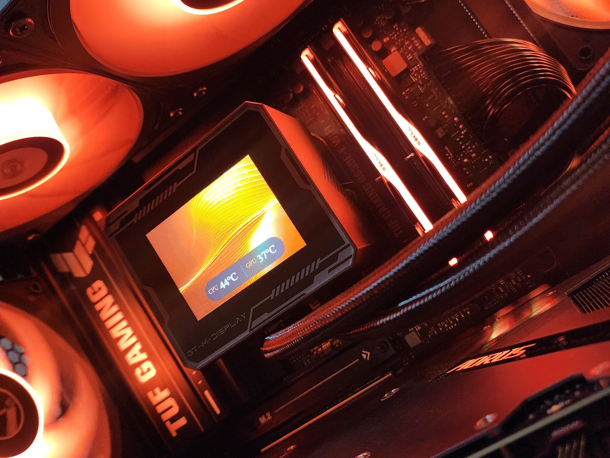 RTX 4080 / Ryzen 7 7800X3D / 32GB DDR5 RAM / 2TB NVMe