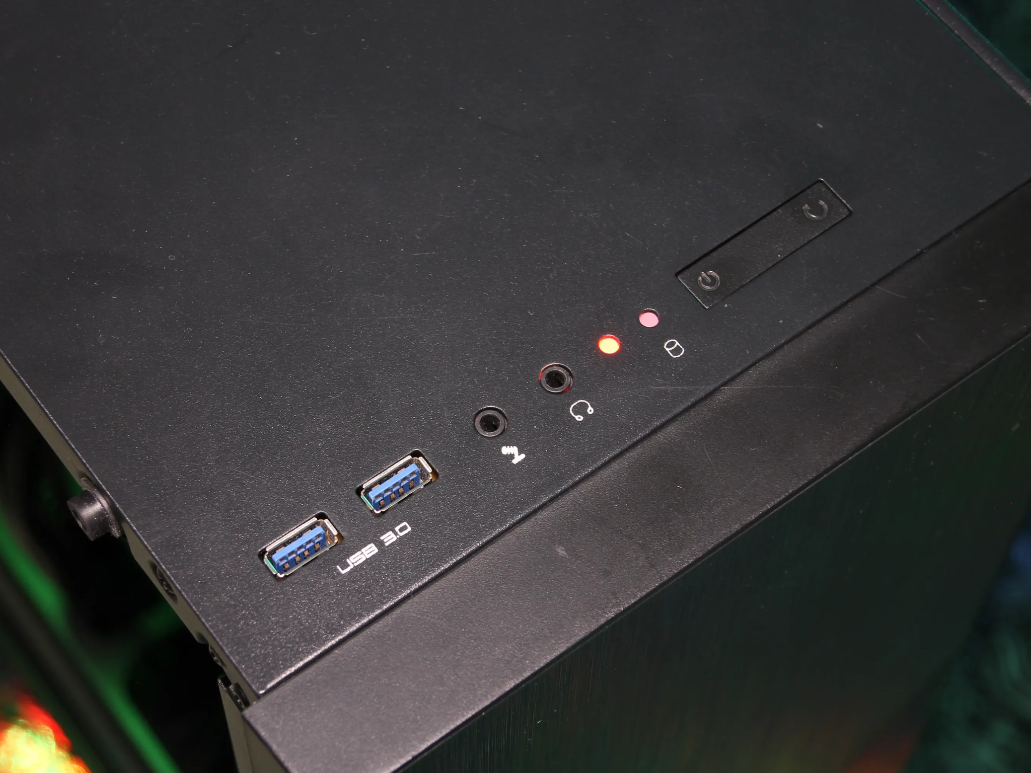 𝙒𝙍𝘼𝙏𝙃 // Core i5-9600K, RTX 2080 // Mid-Range Gaming PC