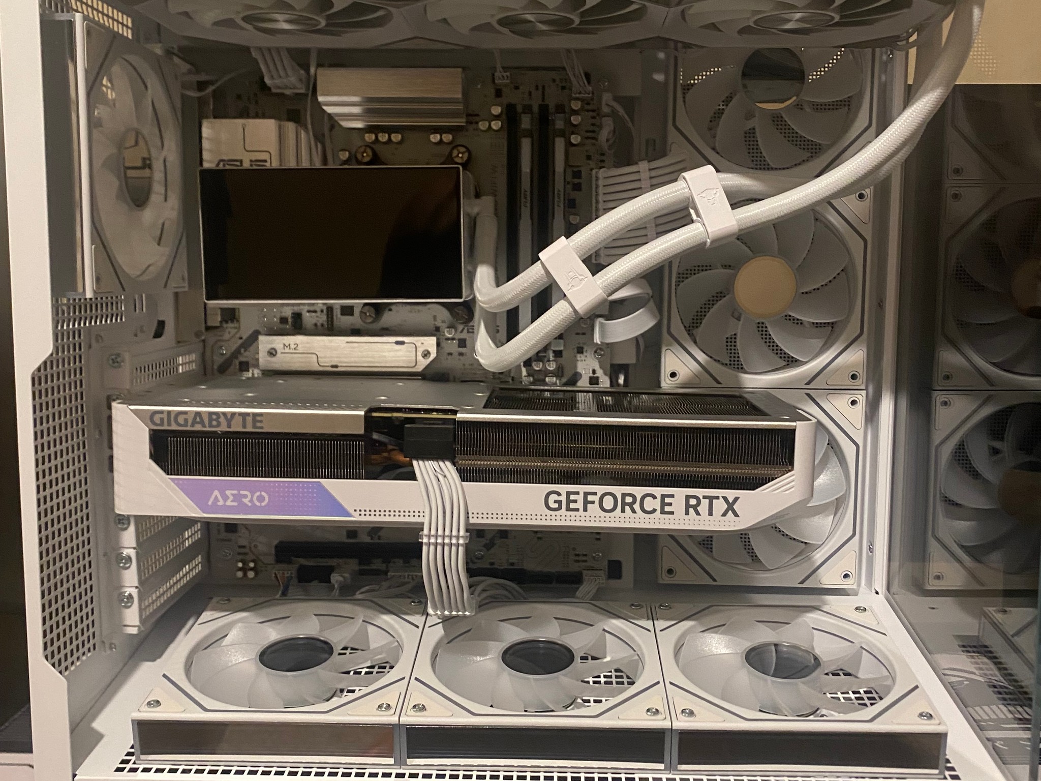 ALL-WHITE GAMING PC | RYZEN 7 9700X | RTX 4070 Ti AERO | 32GB DDR5 | 1TB