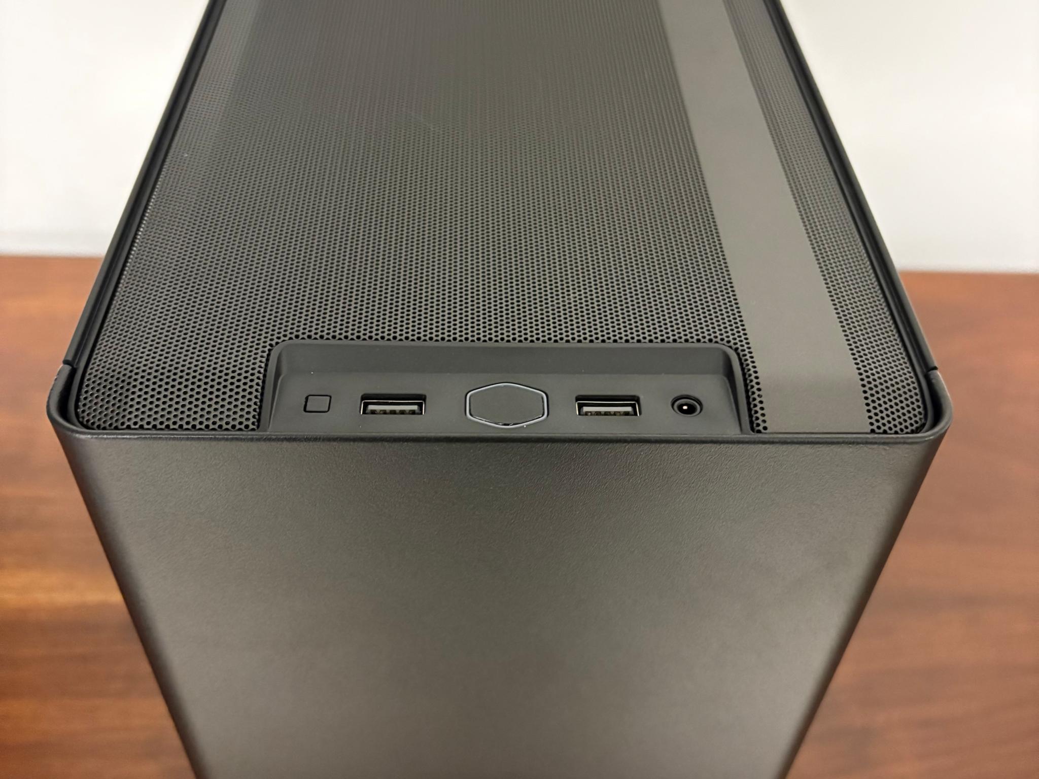 RTX 4070TI SUPER | Ryzen 7 5800X3D | 32GB DDR4 | 1 TB SSD | 850W PSU | 2x 120mm Fans | NR200 ITX