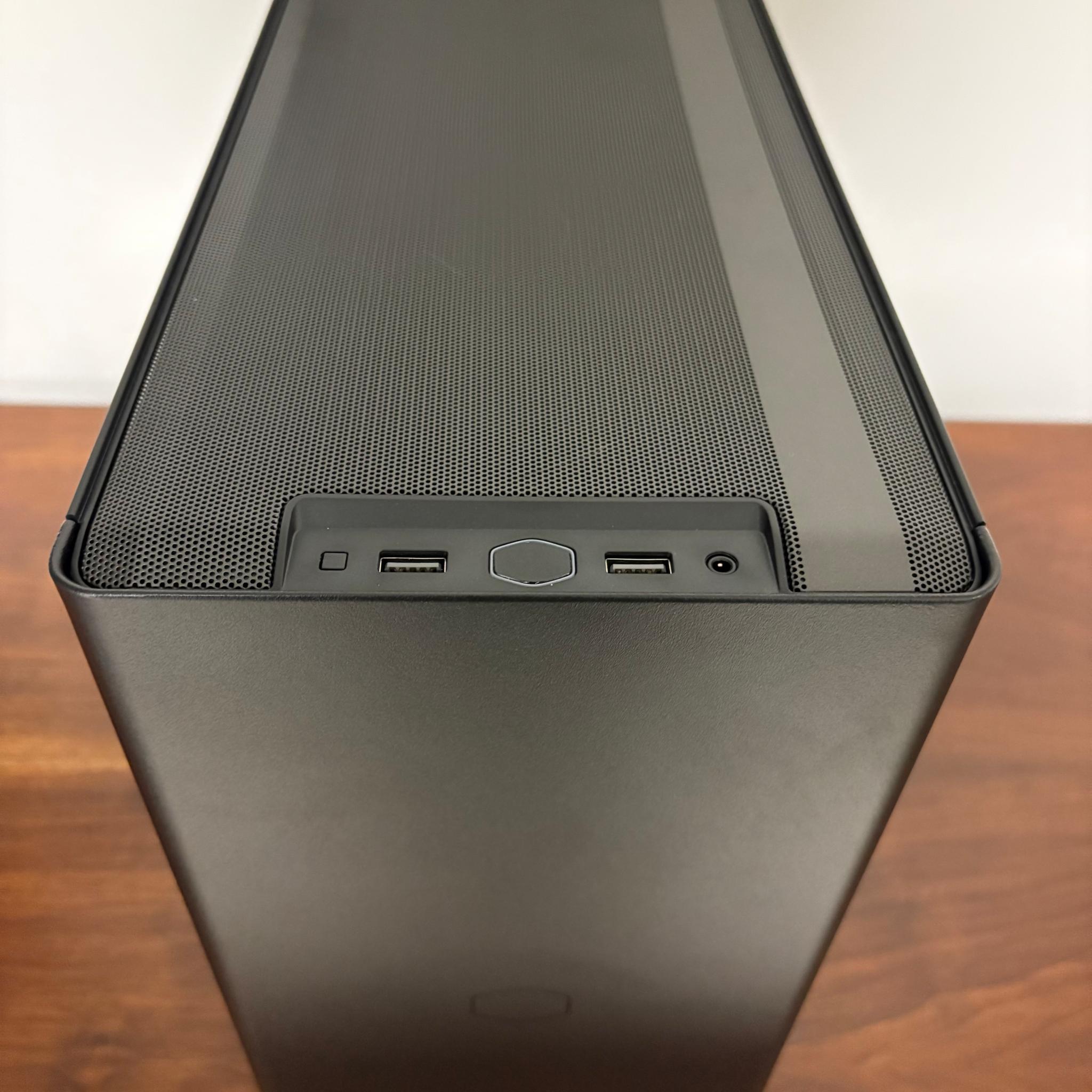 RTX 4070TI SUPER | Ryzen 7 5800X3D | 32GB DDR4 | 1 TB SSD | 850W PSU | 2x 120mm Fans | NR200 ITX