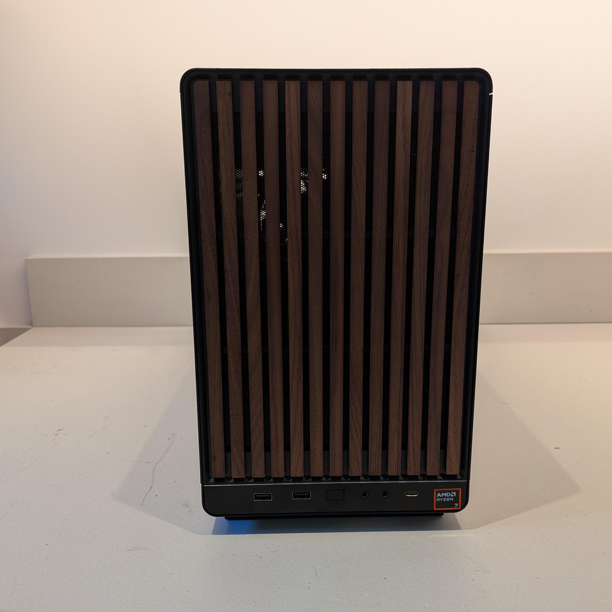 4K Stargate - RTX 5070 Ti, Ryzen 7 9800X3D, 32 GB DDR5, 2 TB Gen 4 NVME, RGB, Liquid Cooled