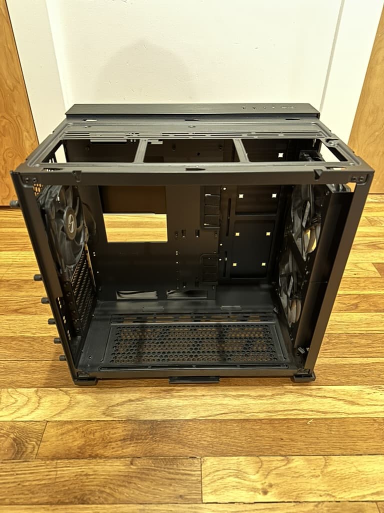 Lian Li 011 Air Mini w/ PCIe 4.0 Vertical bracket kit