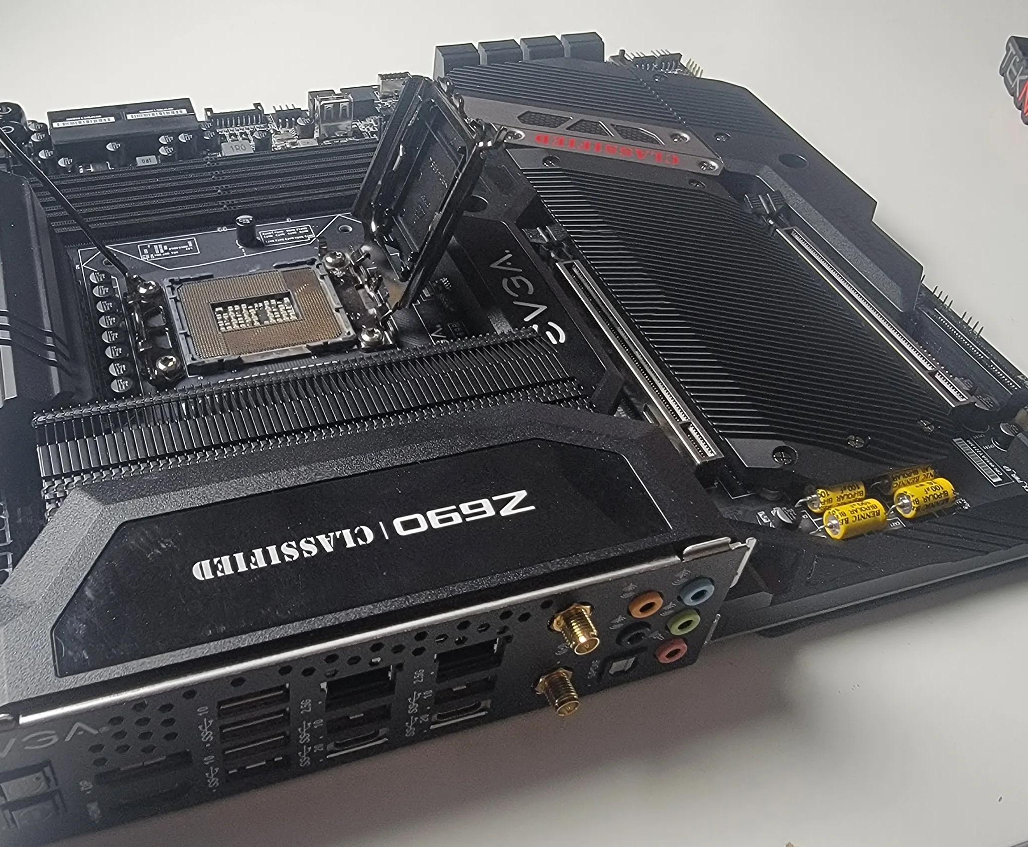 EVGA Z690 Classified 121-AL-E698-KR