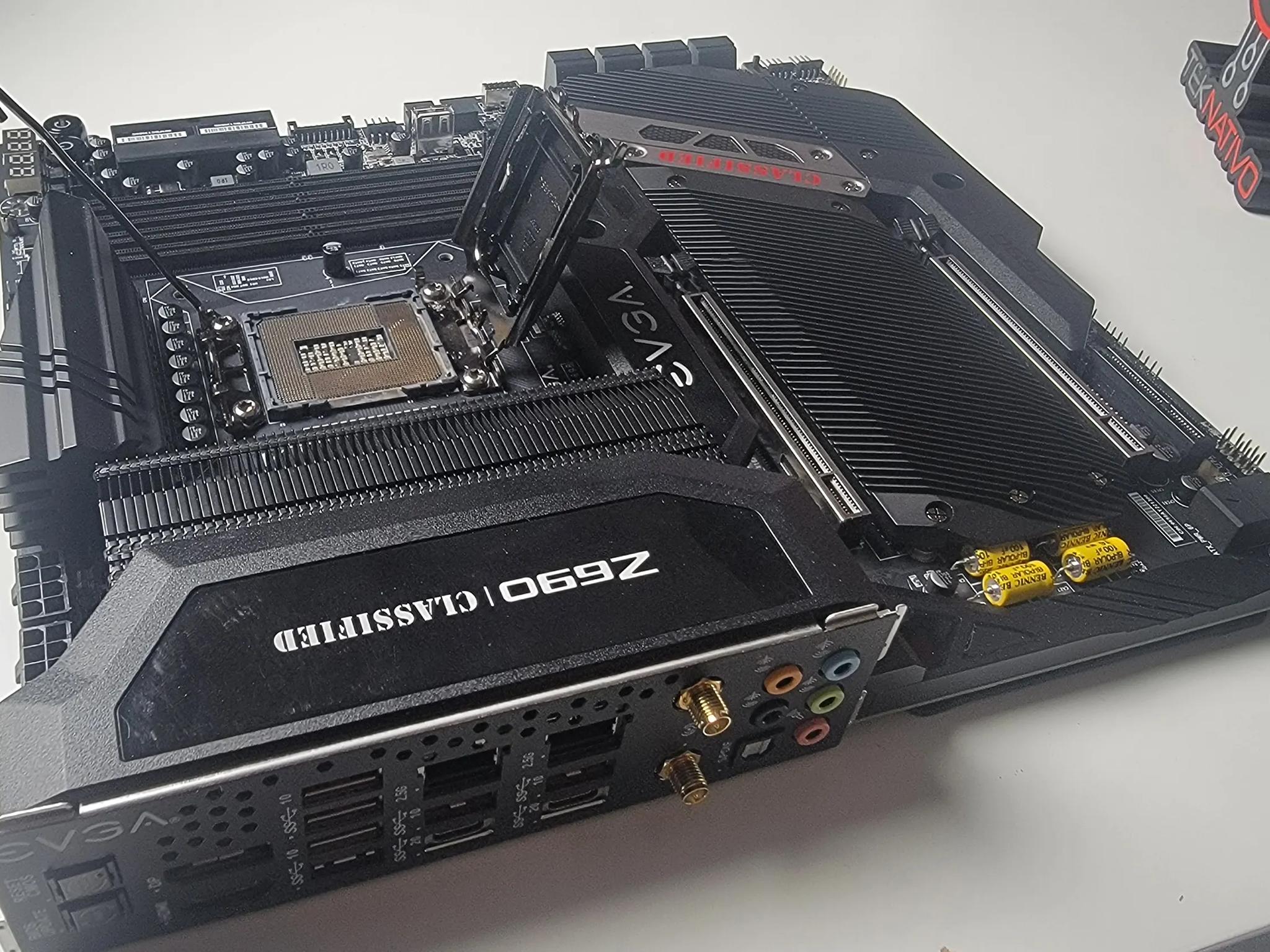 EVGA Z690 Classified 121-AL-E698-KR