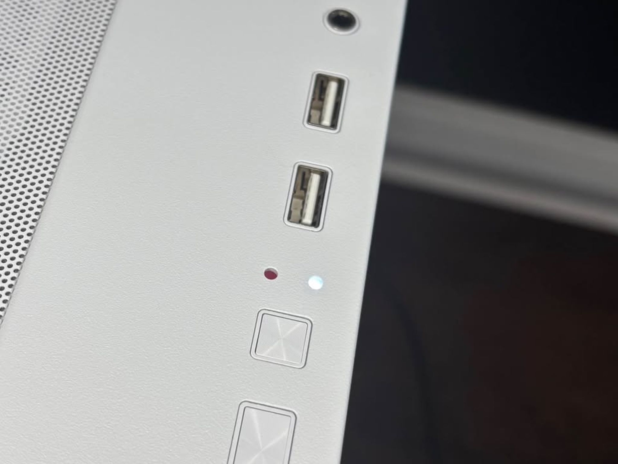 White Gaming PC (RTX 3060 Ti 8GB + AMD Ryzen 5 5600G)