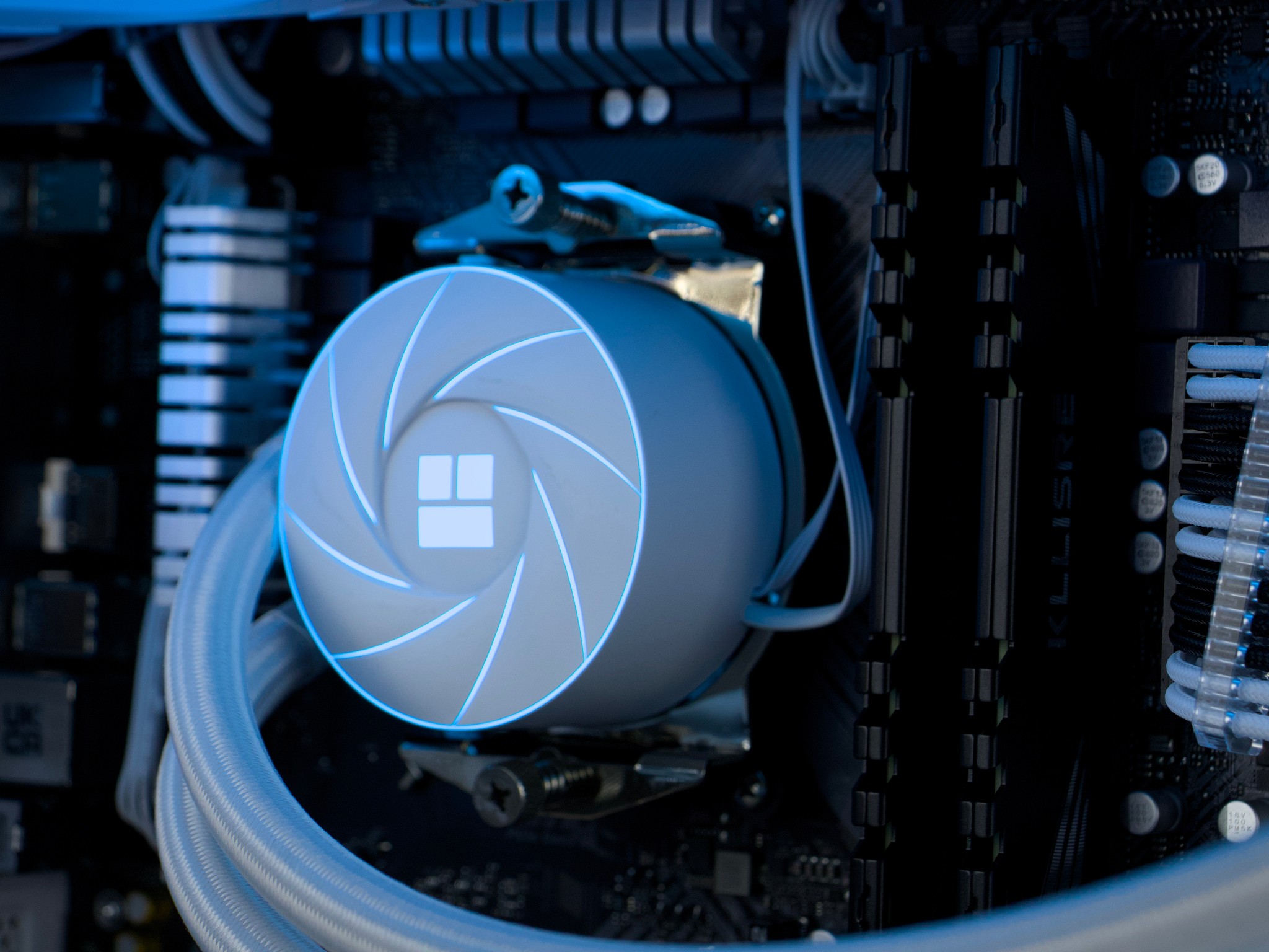 🧊❄️🧊 White Gaming PC – RTX 5060 TI, Ryzen 7 5700X, 32GB RAM, 1TB SSD - WiFi 🧊❄️🧊