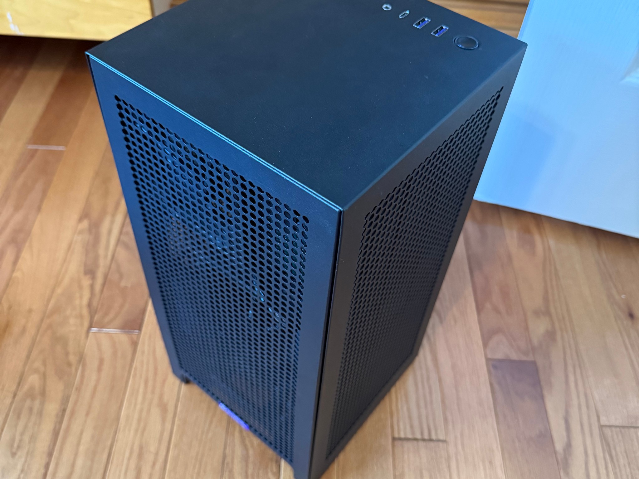 NZXT H1 V1 - Mini-ITX SFF Case (White/Black) with 650W PSU & 140mm AIO