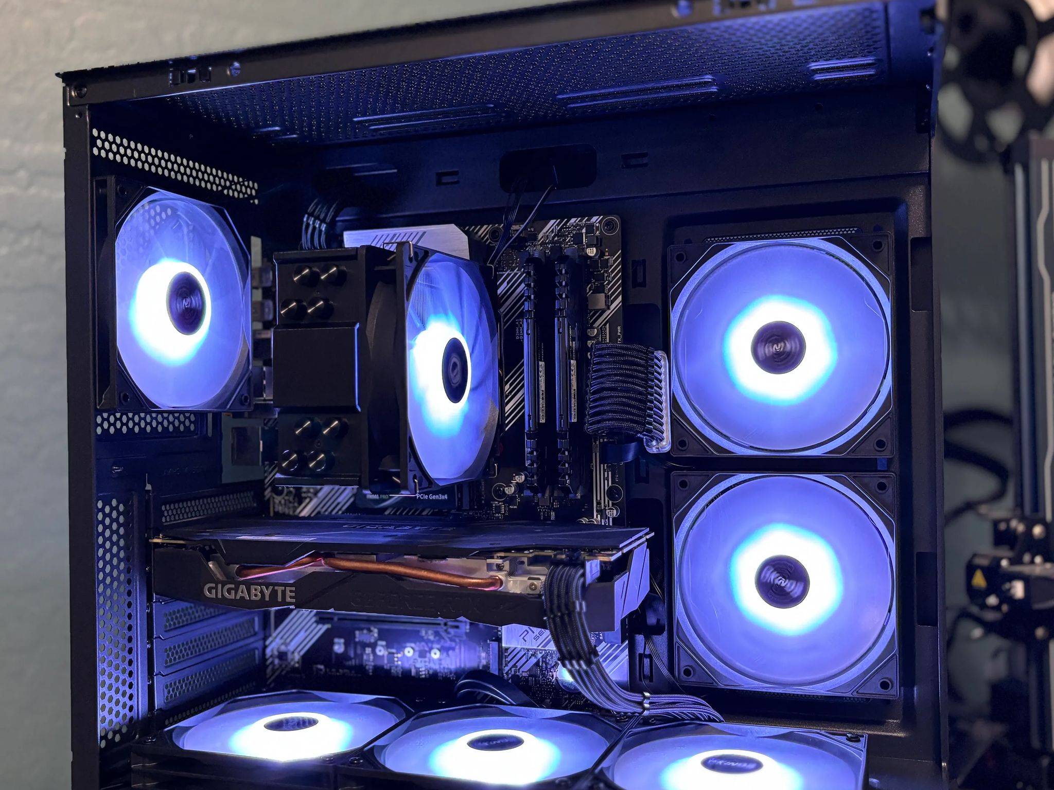 Fish Tank RTX Gaming PC