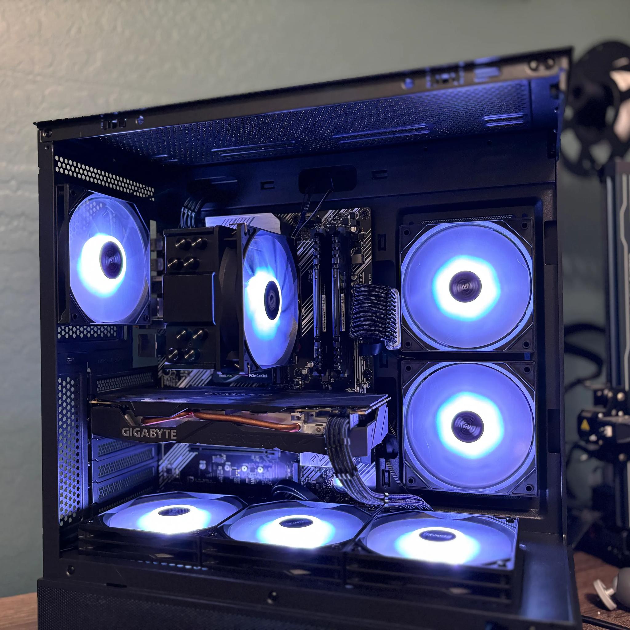 Fish Tank RTX Gaming PC