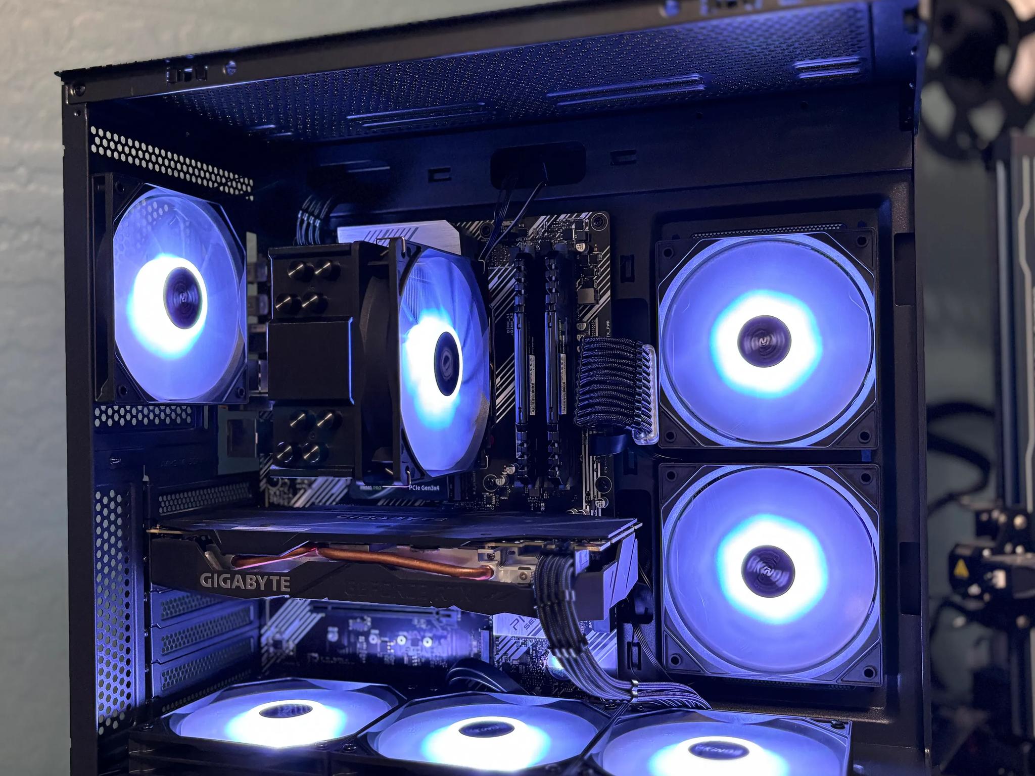 Fish Tank RTX Gaming PC