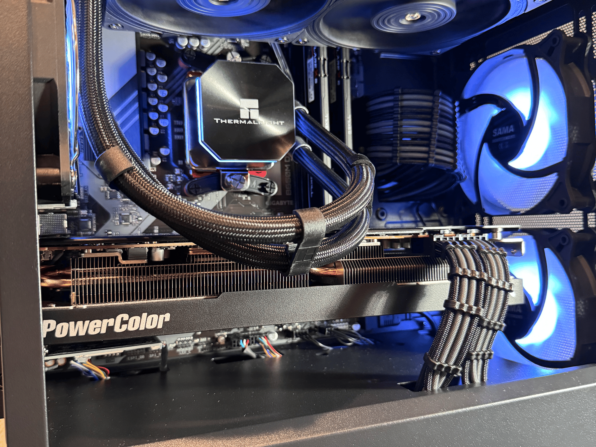 Ryzen 7600x + RX 7700XT Build