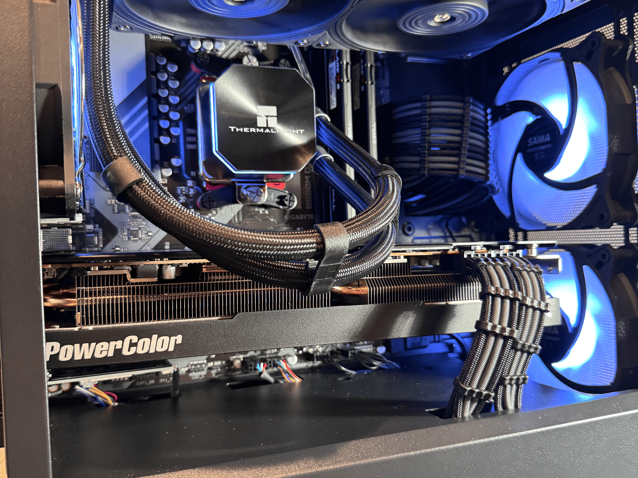 Ryzen 7600x + RX 7700XT Build