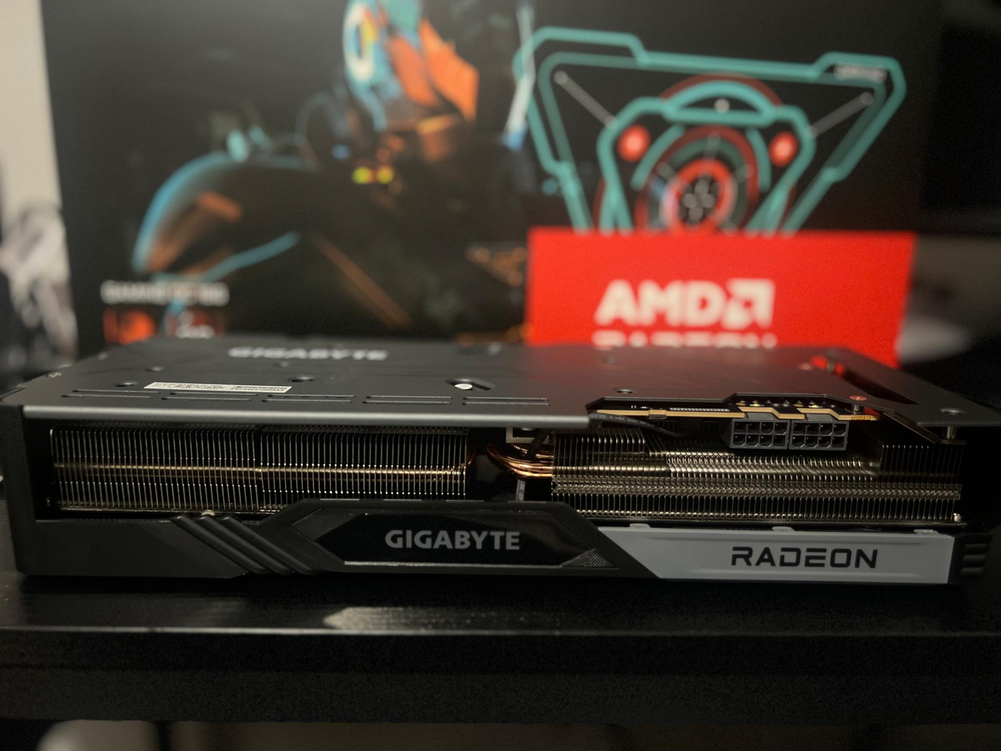 Gigabyte Radeon RX 7800 XT 16GB graphics card in like-new condition. Never been overclocked.