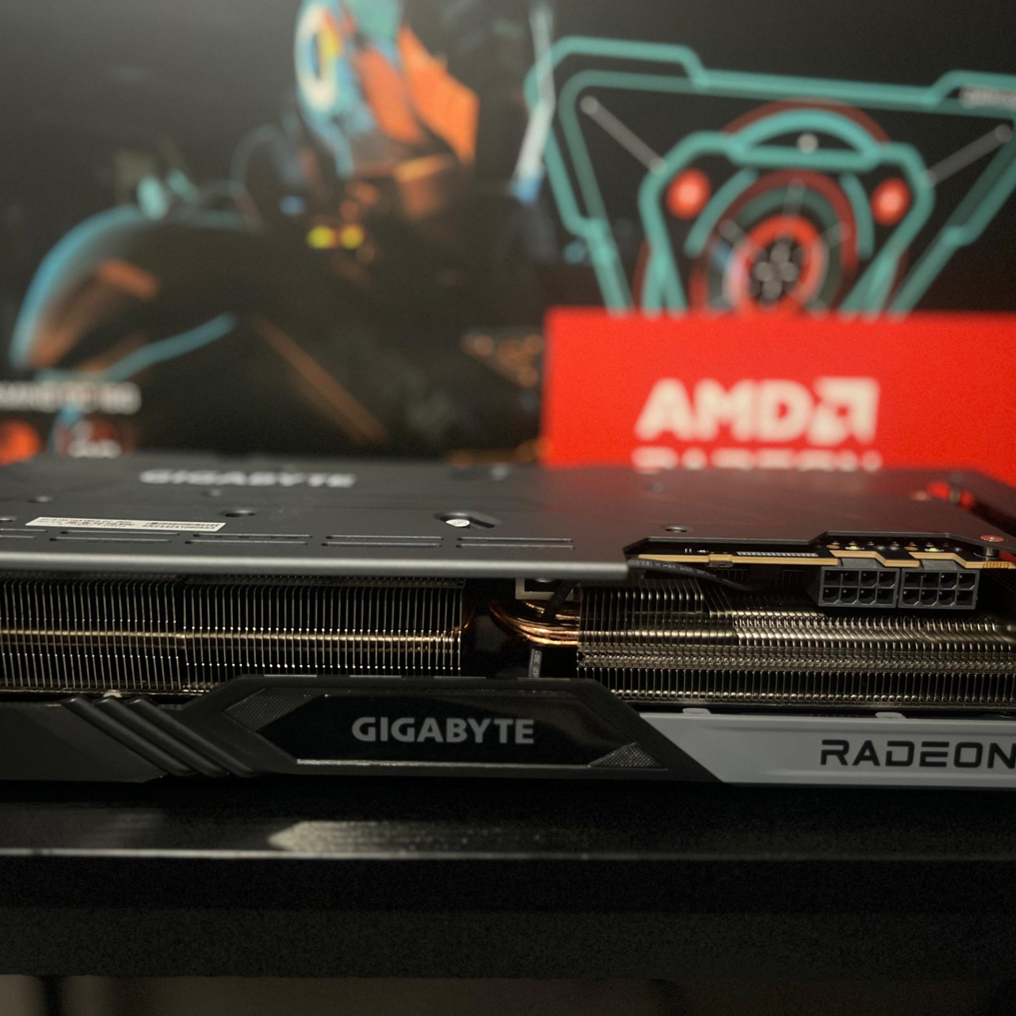 Gigabyte Radeon RX 7800 XT 16GB graphics card in like-new condition. Never been overclocked.