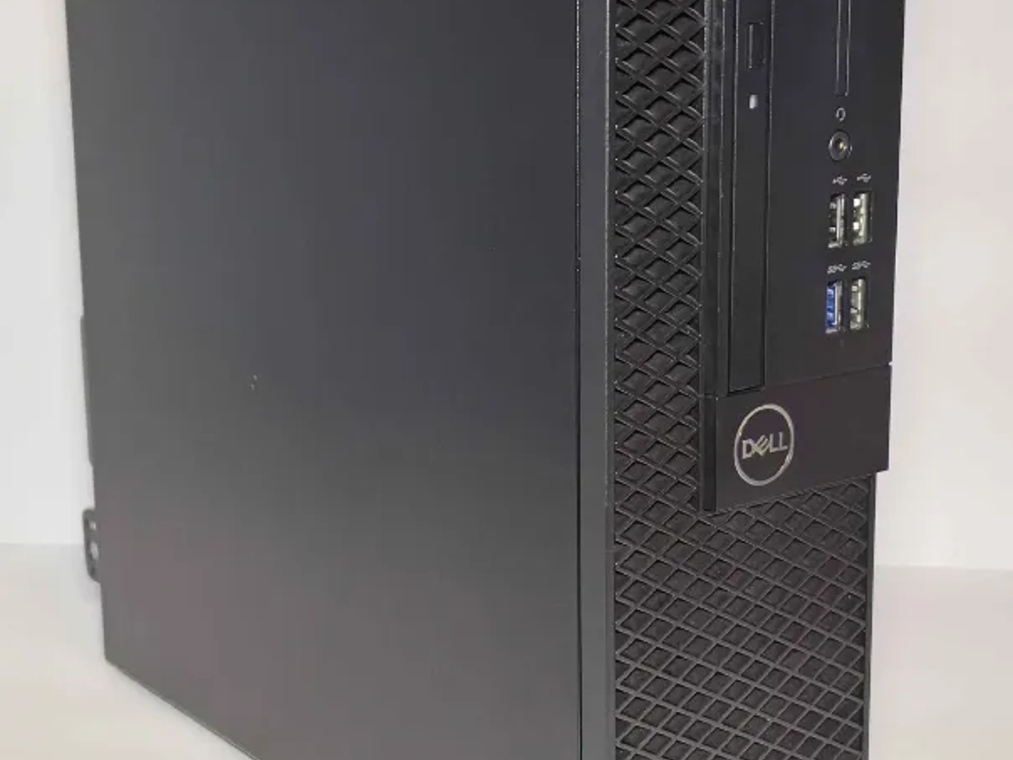 Dell Optiplex 3060 - Radeon Pro WX3100 - i5 8500 - 8GB RAM - 256GB SSD - Workstation and E-Sports PC