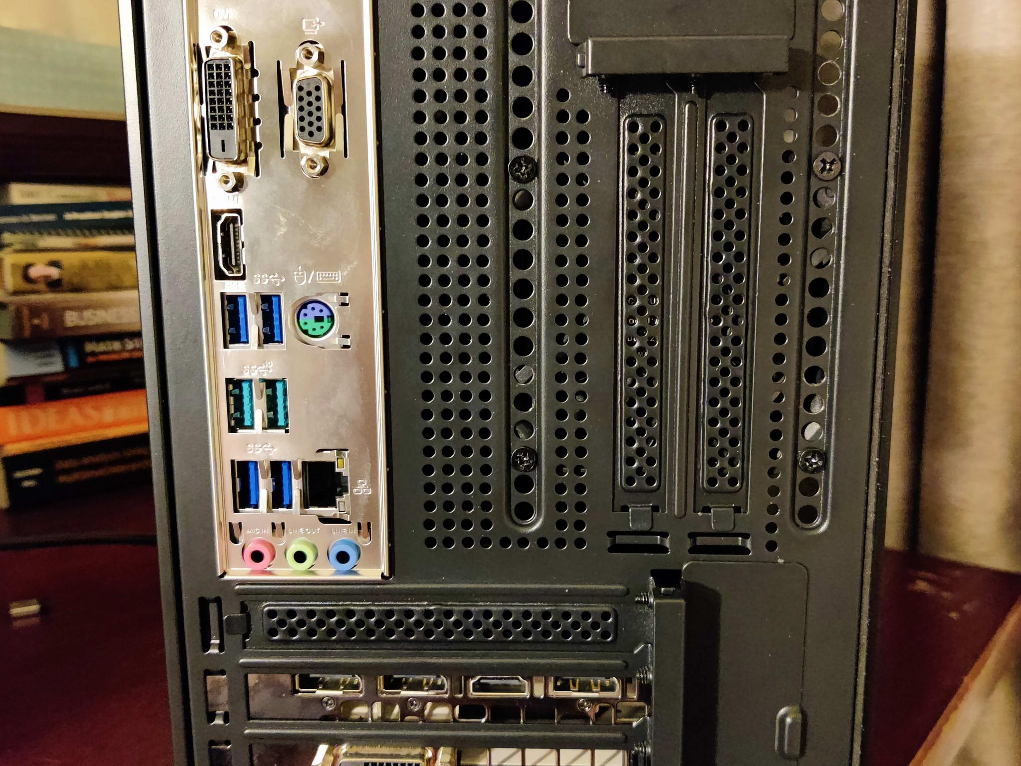 COMPACT MATX! Ryzen 5 3600 + GTX 1080 + 1TB NVME + 16GB RAM