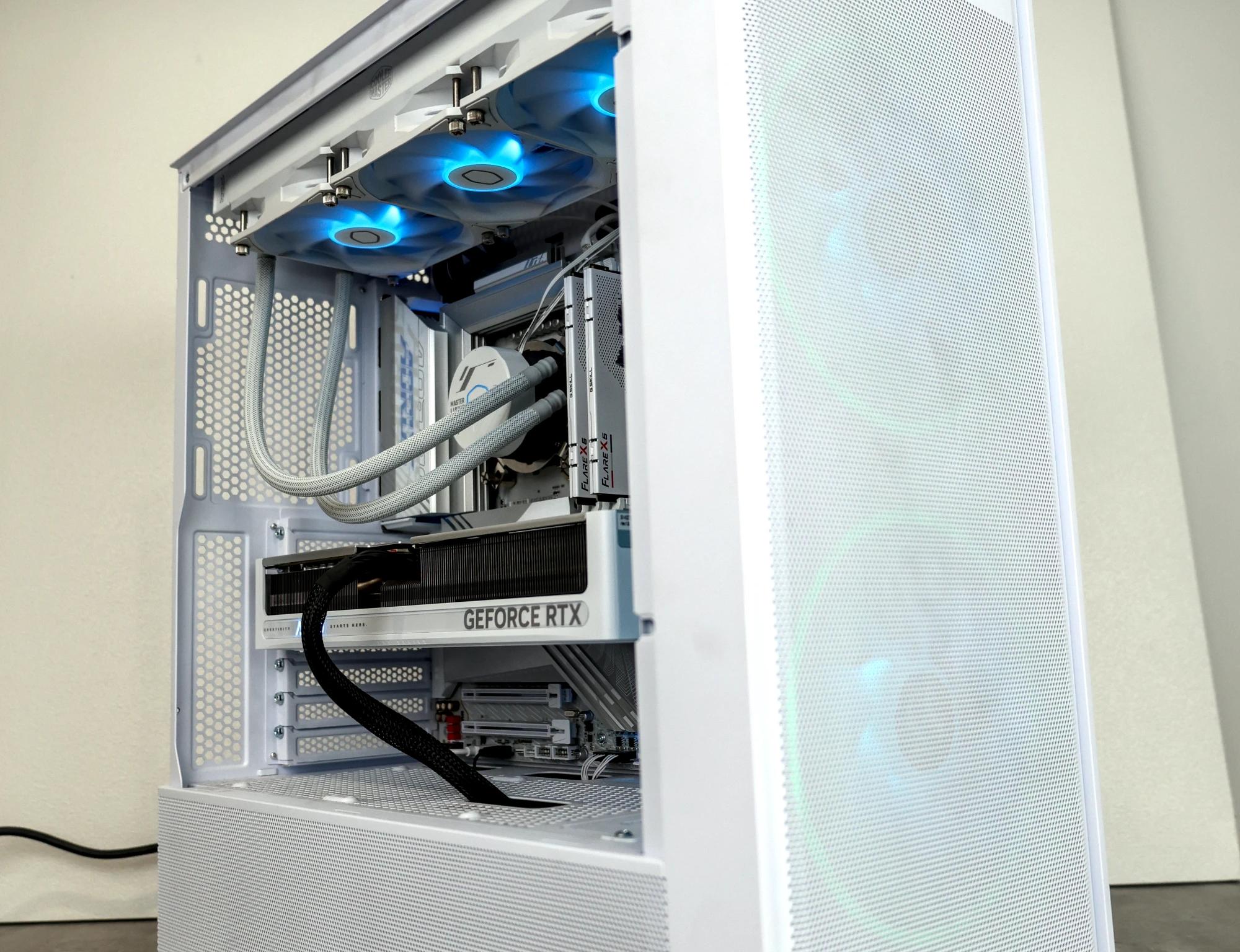 High-End 1440p / 4K Gaming PC – RTX 5070 + Intel Core Ultra 9 – White Aesthetic Build