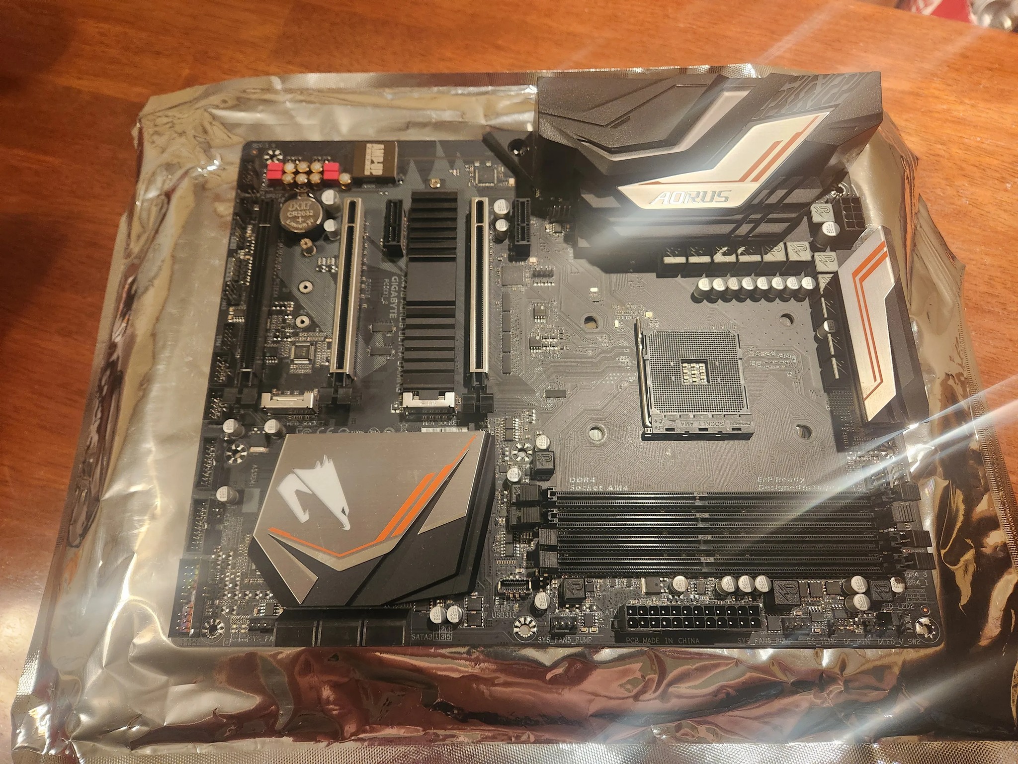 GIGABYTE X470 AORUS Ultra Gaming AM4 ATX AMD Motherboard Socket Ryzen