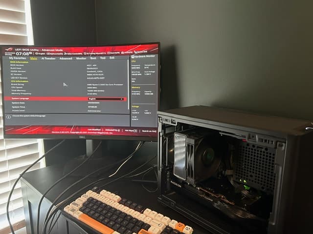 Gaming PC Ryzen 5 2600, XFX 6600xt, 16 gb ram, 750 psw, Asus ROG Strix x570 itx