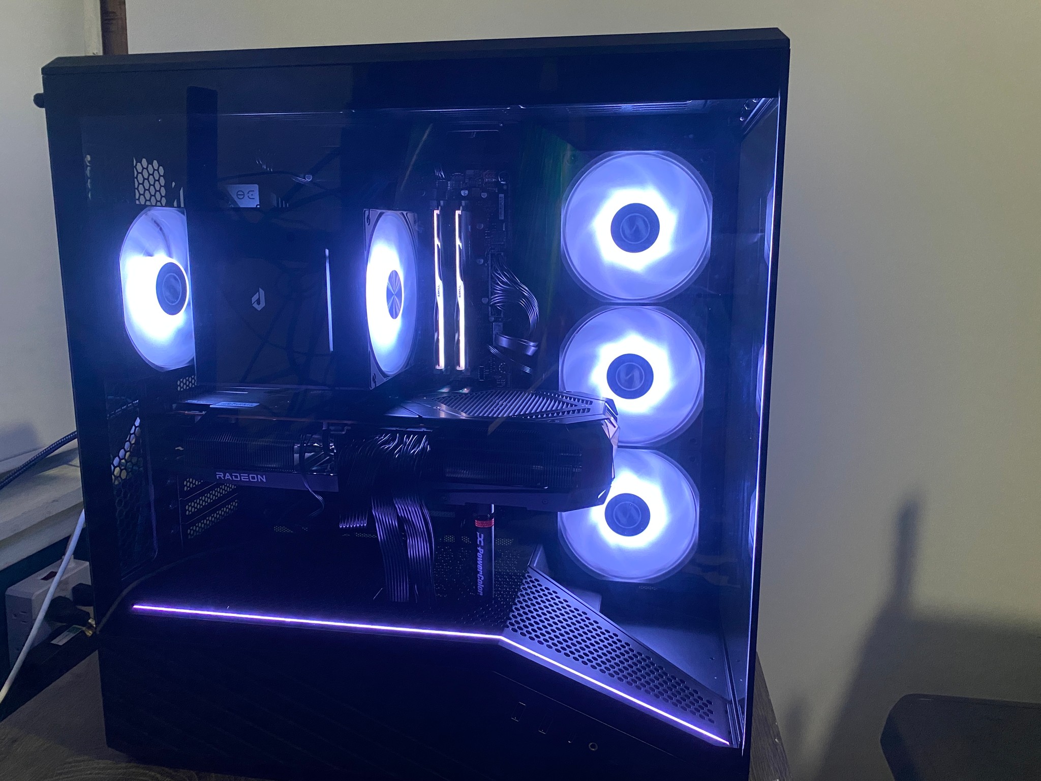 RX 9070 XT Custom Gaming PC - Ryzen 7 7800X3D, 32GB RAM, 2TB NVMe SSD