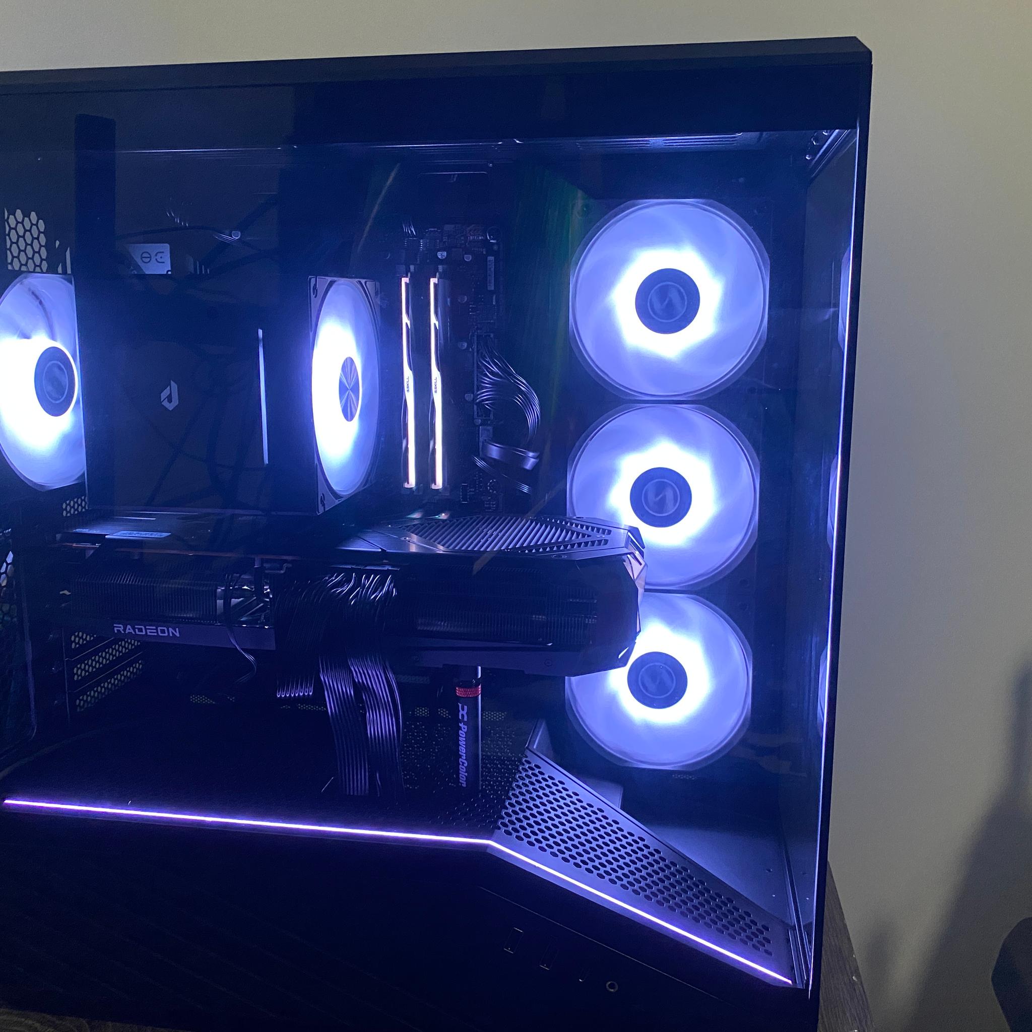 RX 9070 XT Custom Gaming PC - Ryzen 7 7800X3D, 32GB RAM, 2TB NVMe SSD