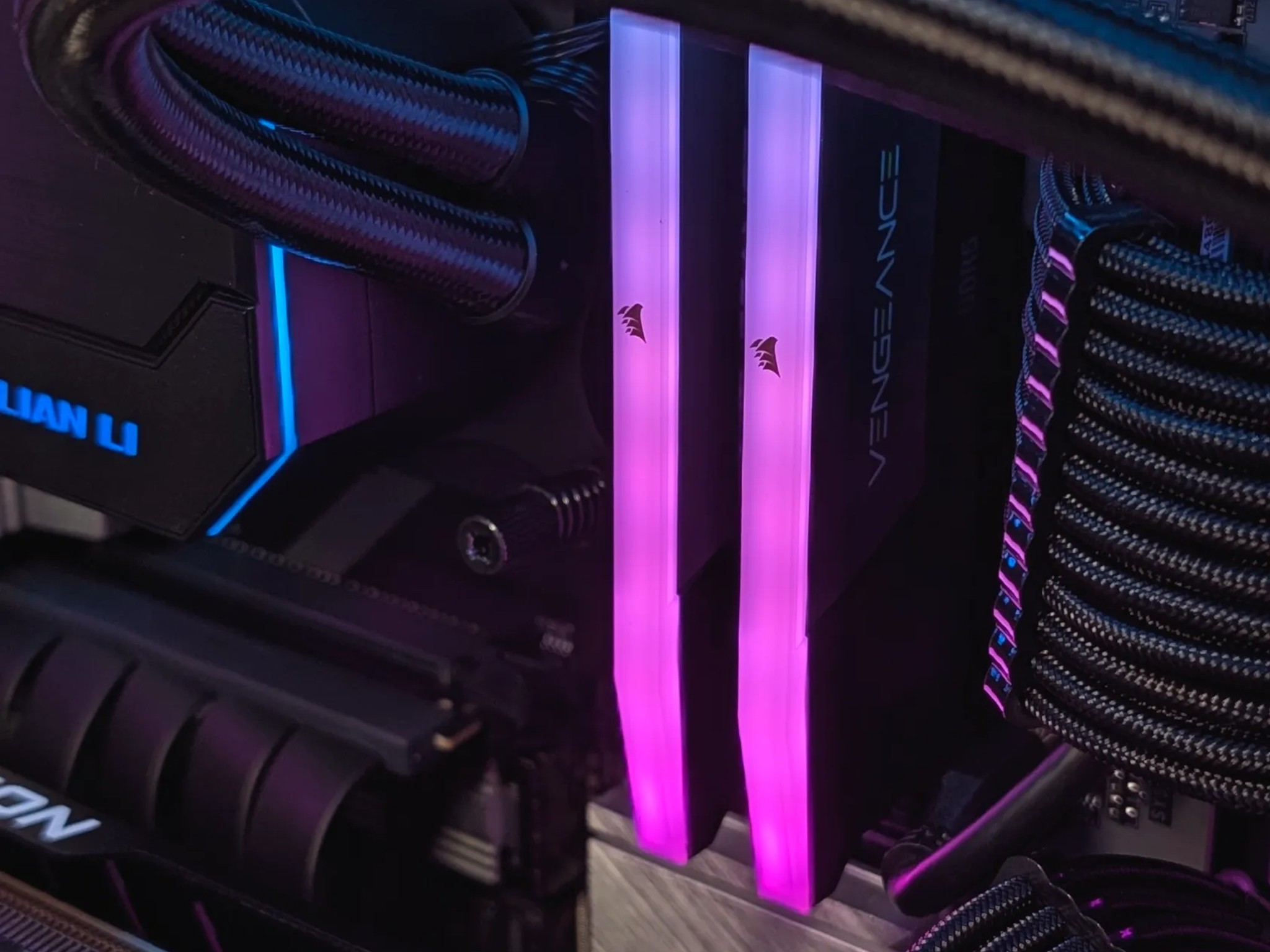 AMD BEAST | RX 7700XT | AMD RYZEN 9600X | 1TB NVME SSD | 32GB DDR5 6000MT/S | ARGB | WATER COOLED