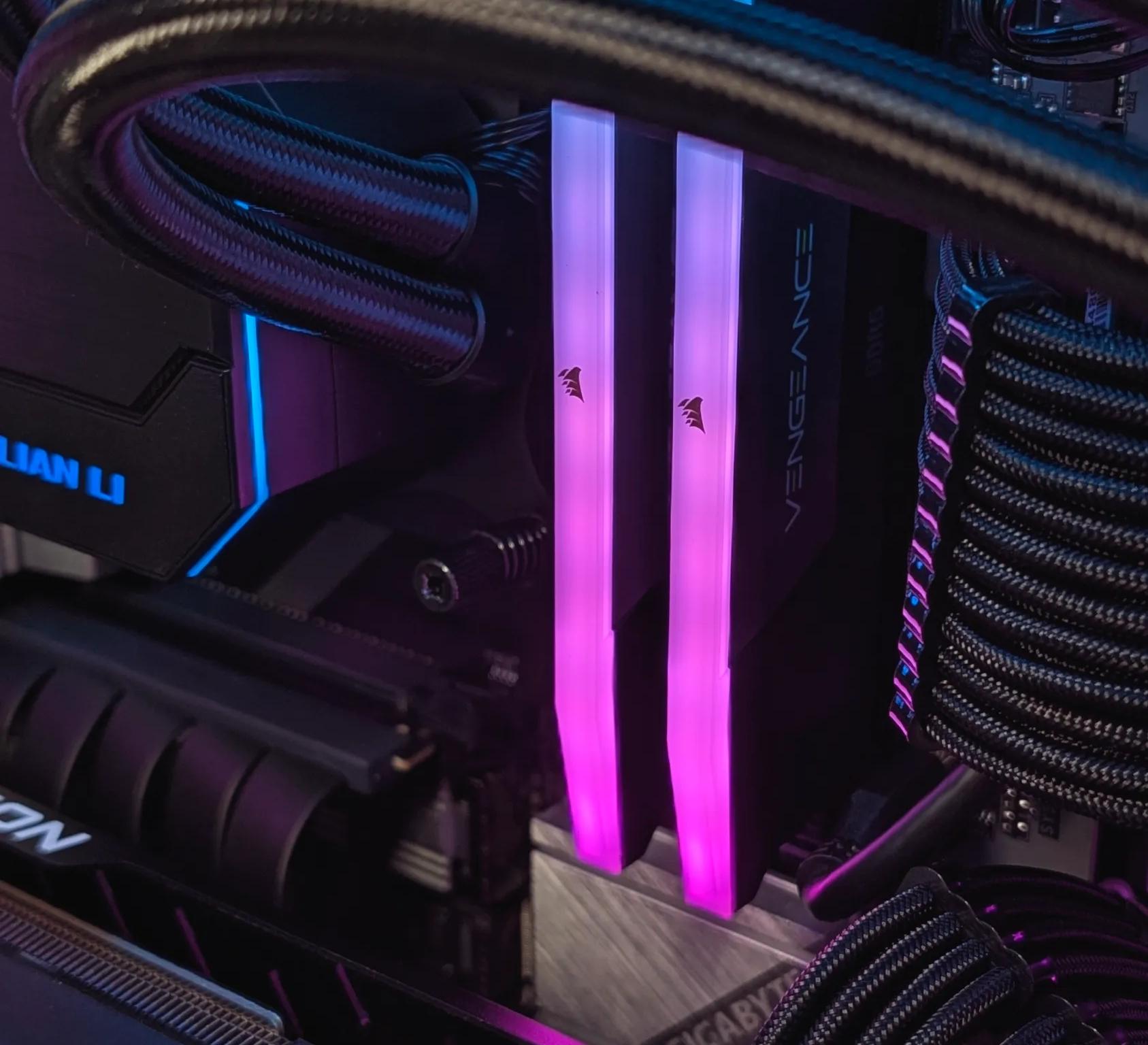 AMD BEAST | RX 7700XT | AMD RYZEN 9600X | 1TB NVME SSD | 32GB DDR5 6000MT/S | ARGB | WATER COOLED