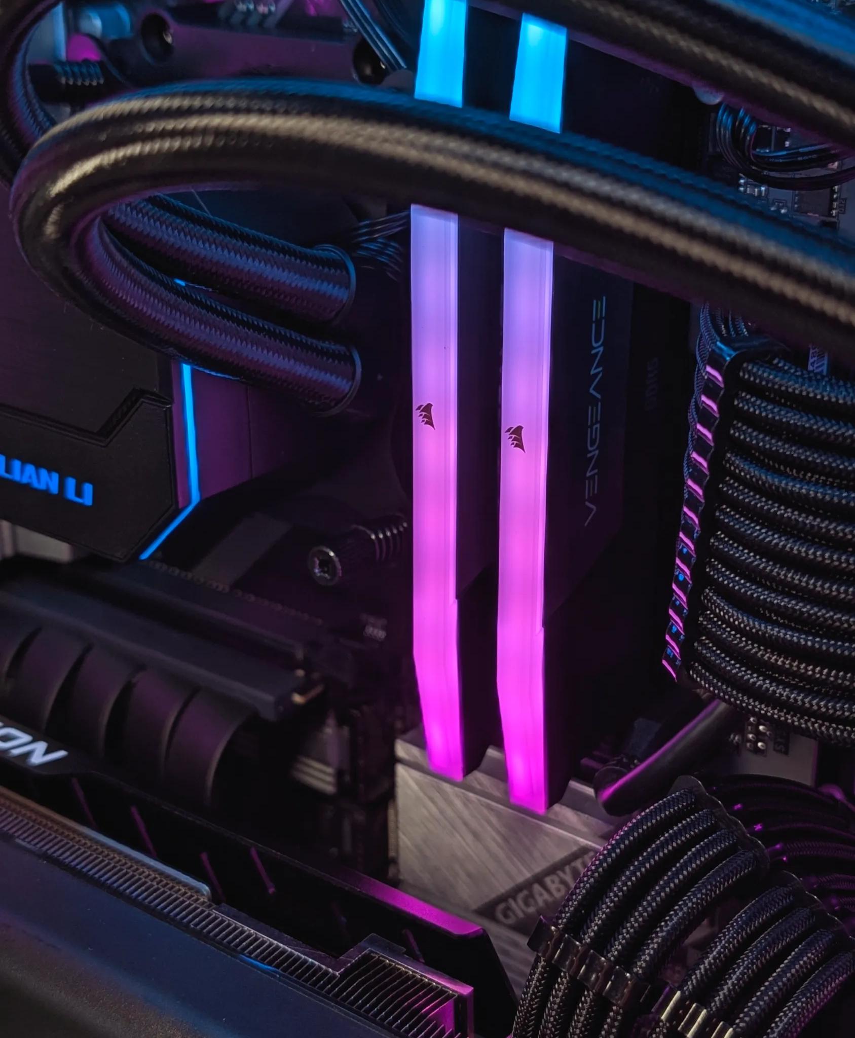 AMD BEAST | RX 7700XT | AMD RYZEN 9600X | 1TB NVME SSD | 32GB DDR5 6000MT/S | ARGB | WATER COOLED