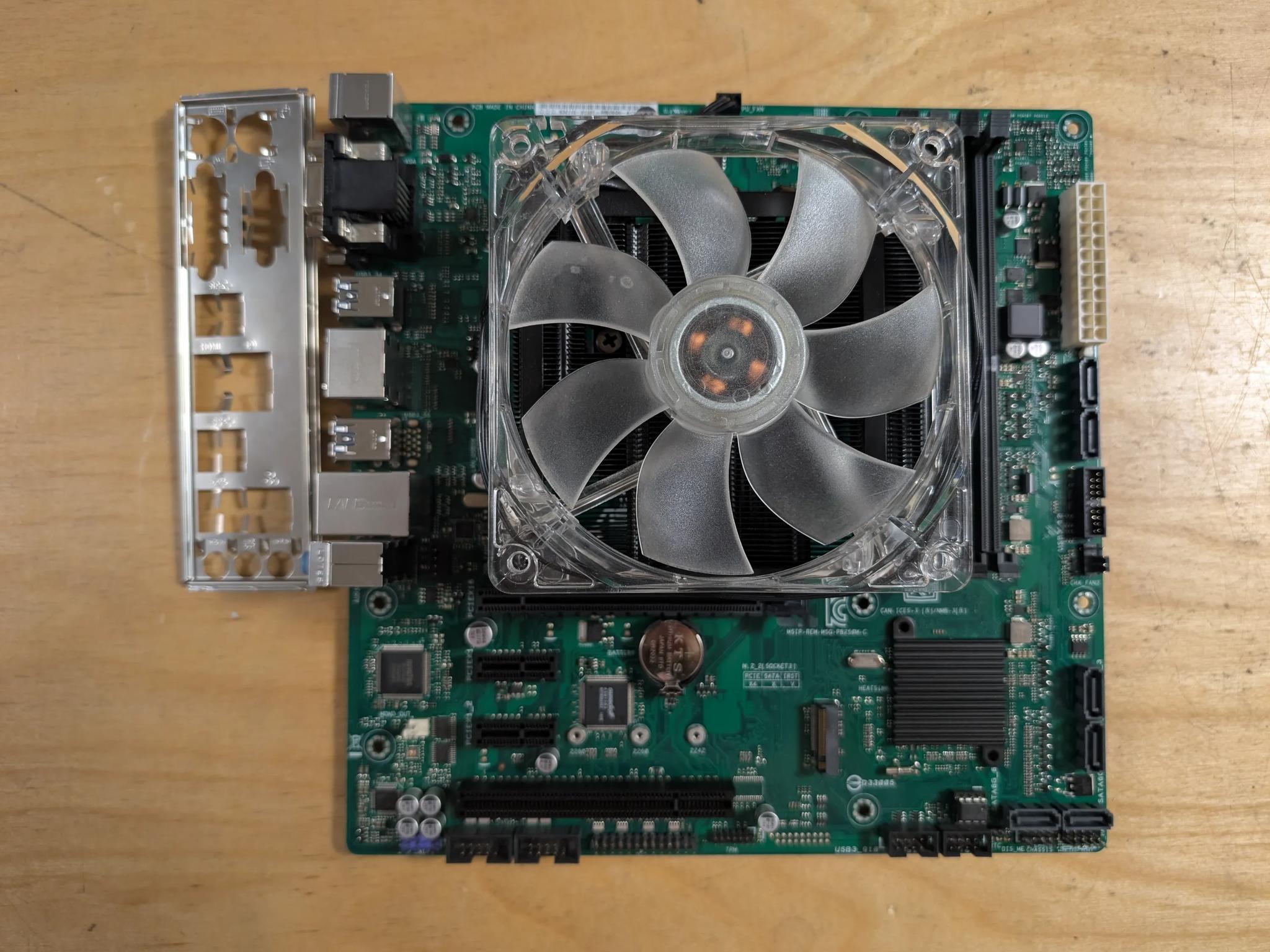 Asus B250M-C / Intel Core i7 7700 / CPU cooler