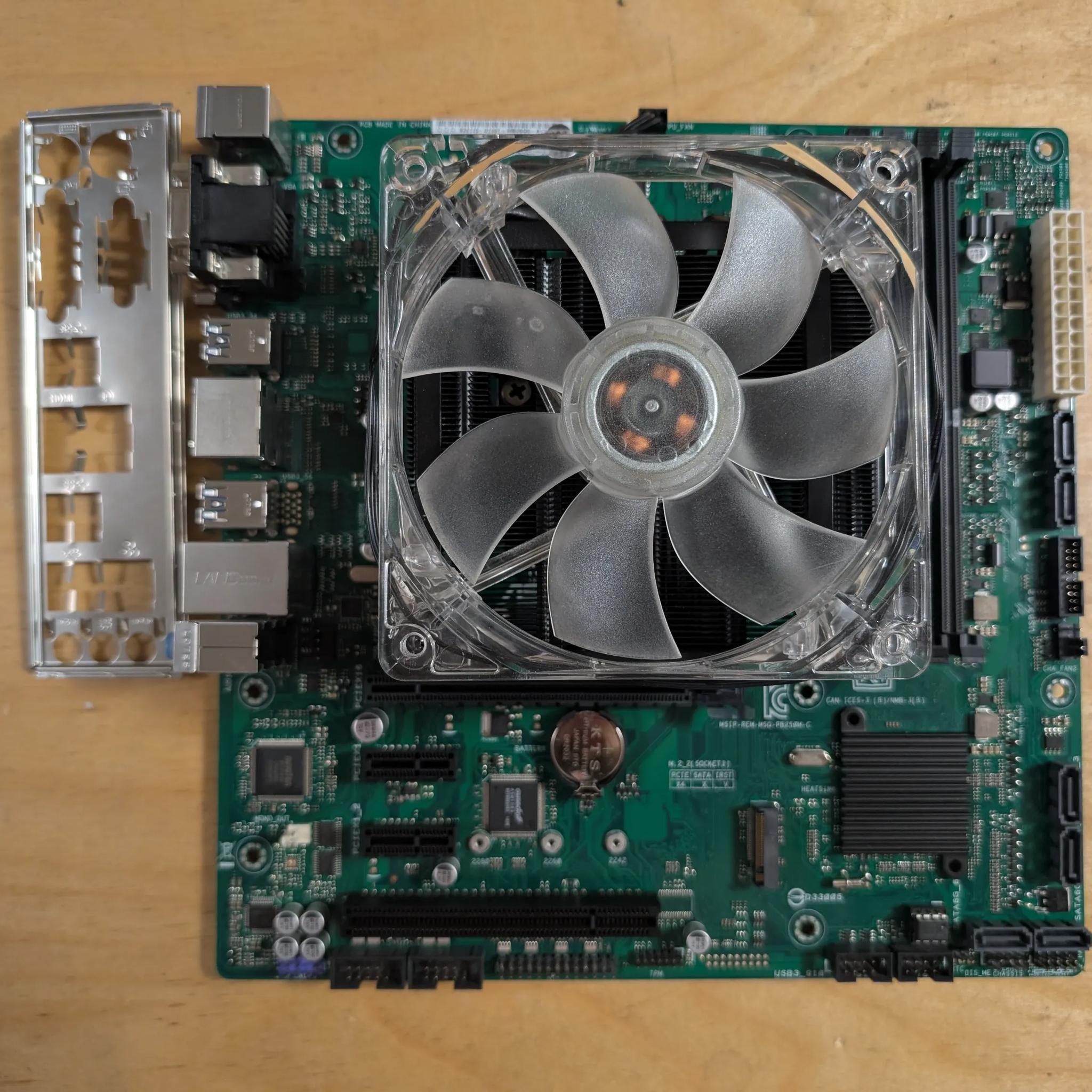 Asus B250M-C / Intel Core i7 7700 / CPU cooler
