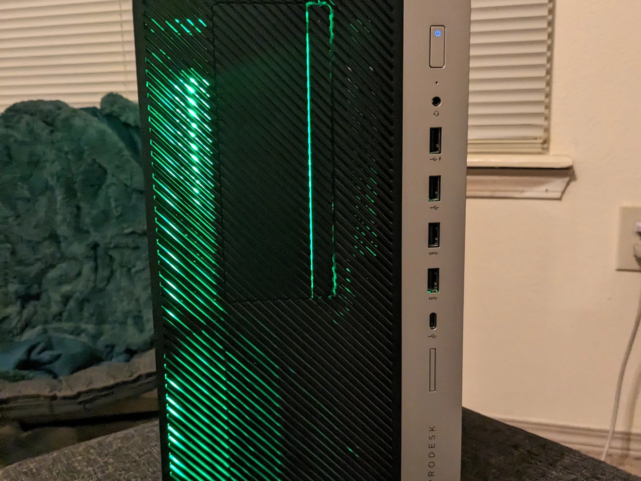 FREE SHIP || "Green Grasshopper" || Pentium, R7 350 4GB, 8GB RAM, 256GB SSD, Win11, Wifi