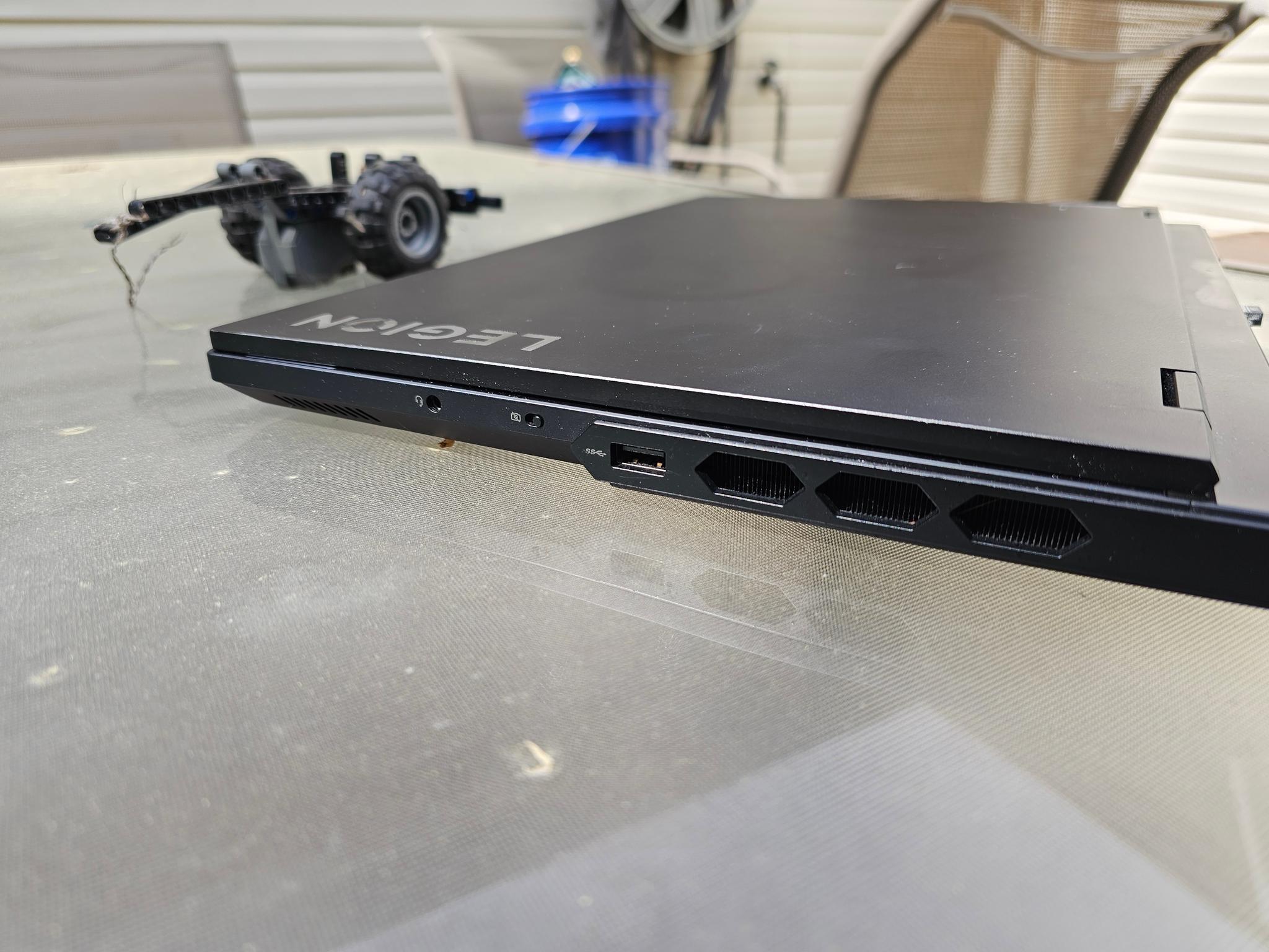 Lenovo Legion Pro 7 16IRX9H 4080 Gaming Laptop