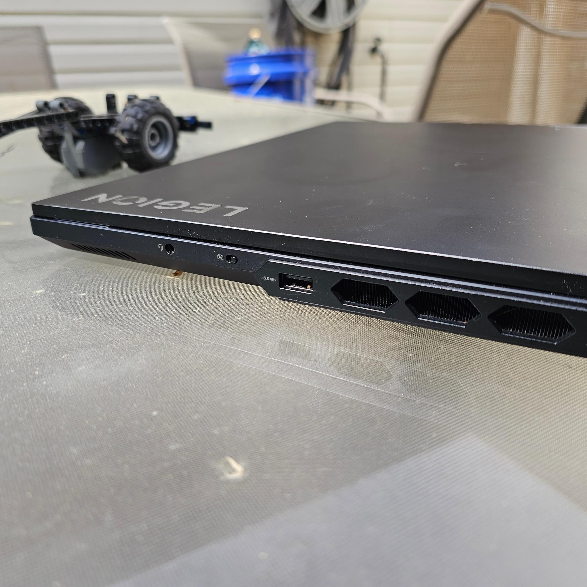Lenovo Legion Pro 7 16IRX9H 4080 Gaming Laptop