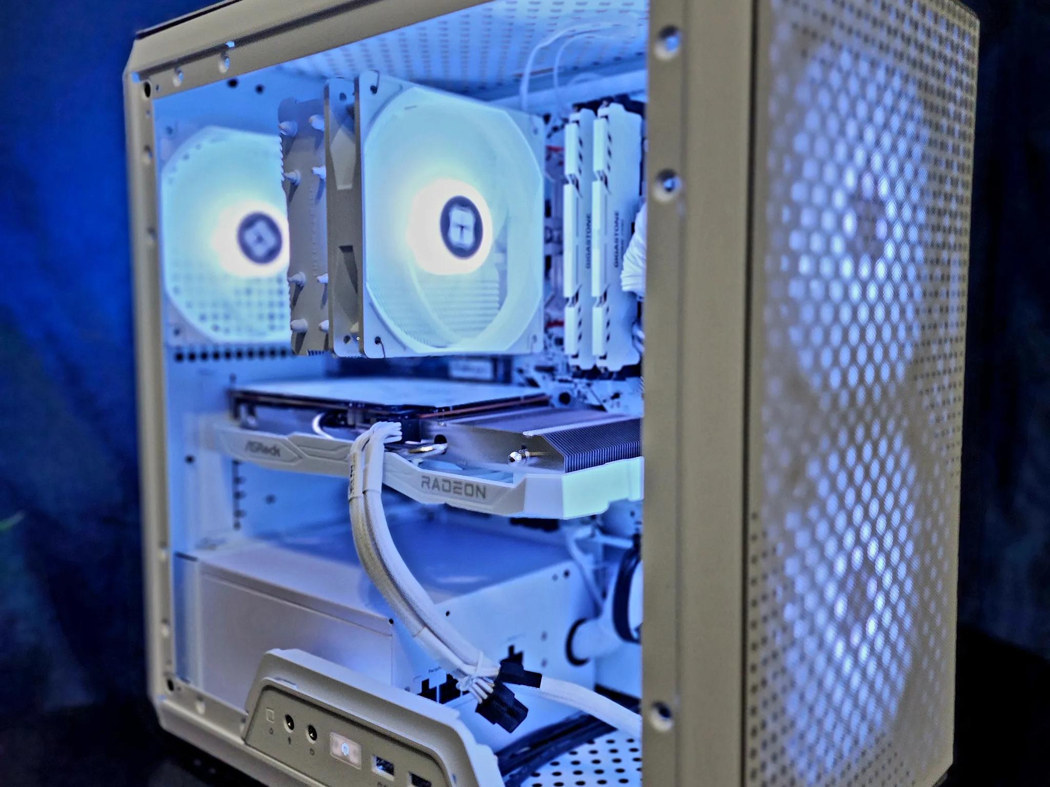 RX 6600 | Ryzen 5 3600 | 1 TB NVME | All White