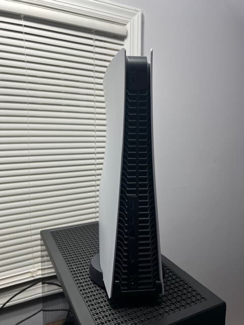 Playstation 5 + Black Plates