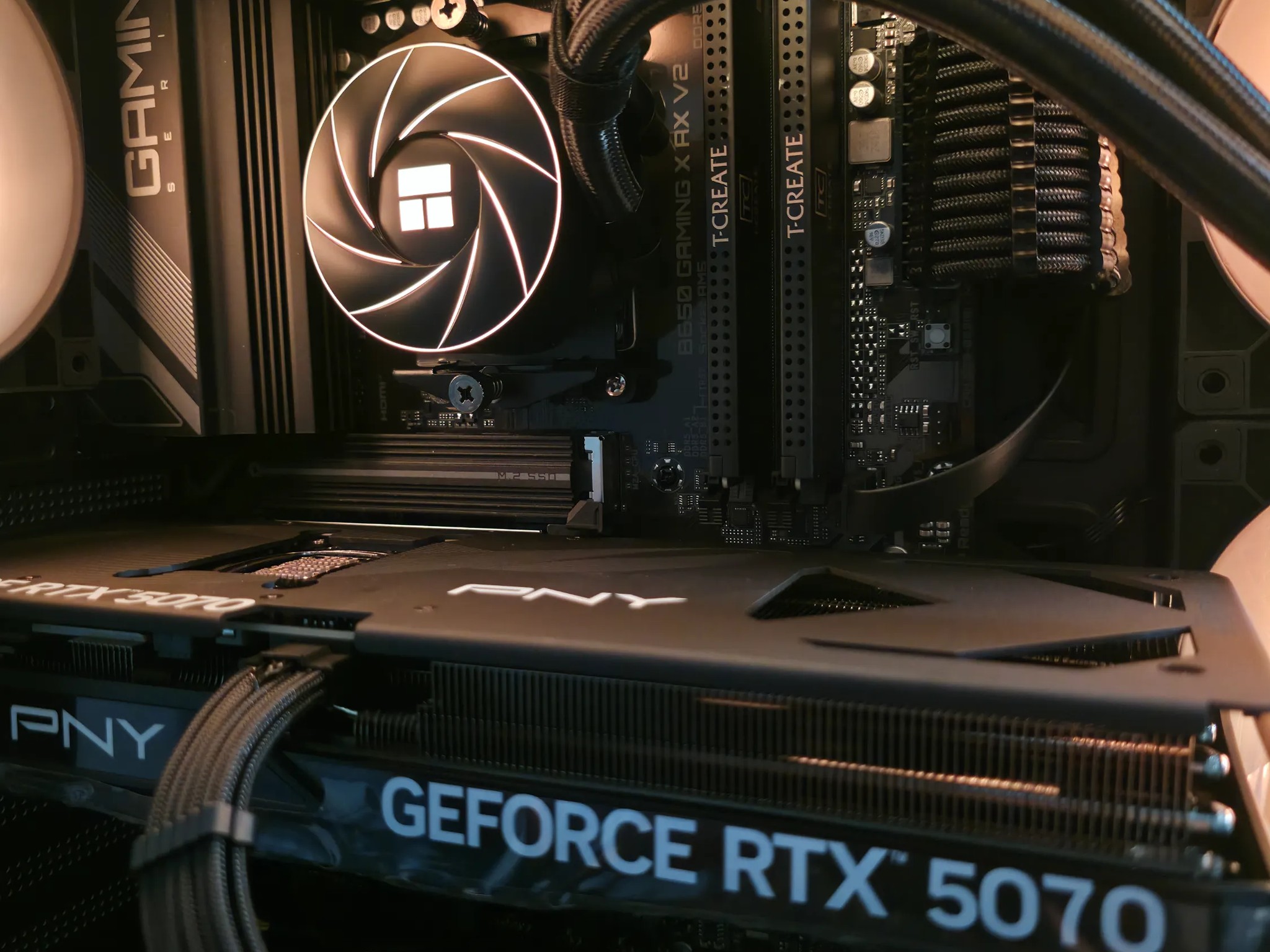 DARKMATTER | RTX 5070 OC | AMD R7 9700X | 32GB DDR5 6000 CL30 | 2TB | 360mm AIO | 850W PSU PCIE 5.0