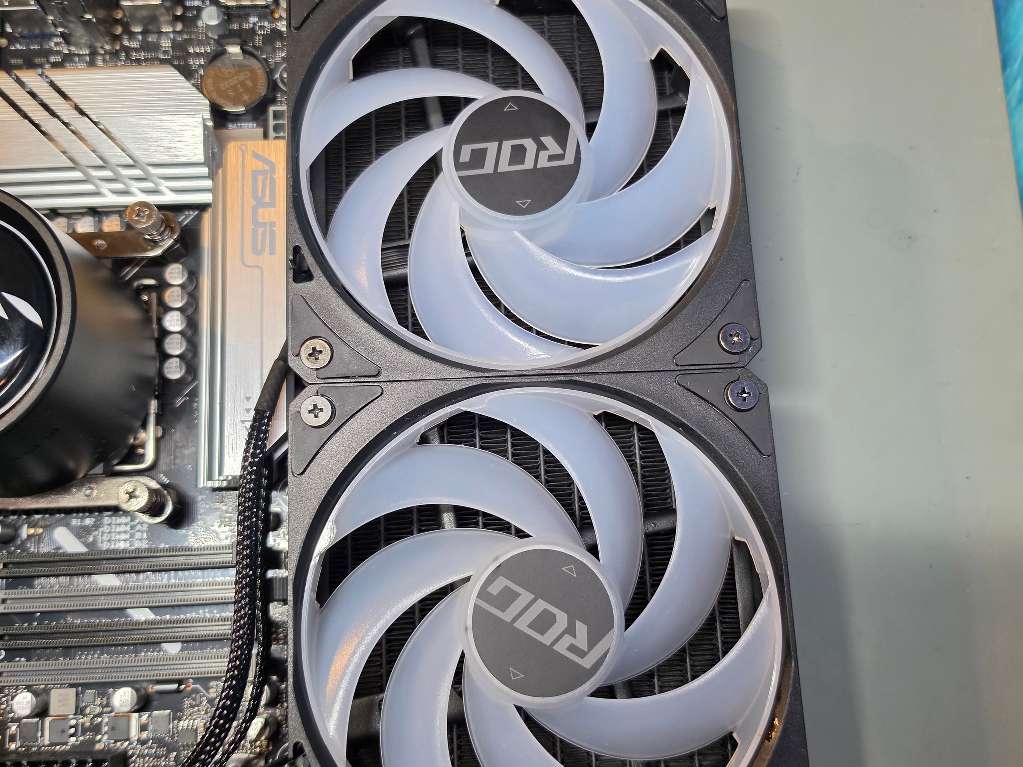 Intel Core Ultra 265f + ASUS B860M MAX GAMING AX + 240MM AIO