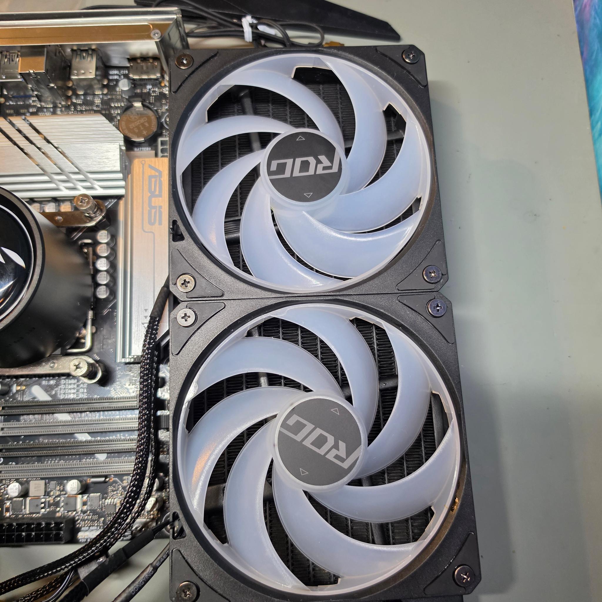 Intel Core Ultra 265f + ASUS B860M MAX GAMING AX + 240MM AIO