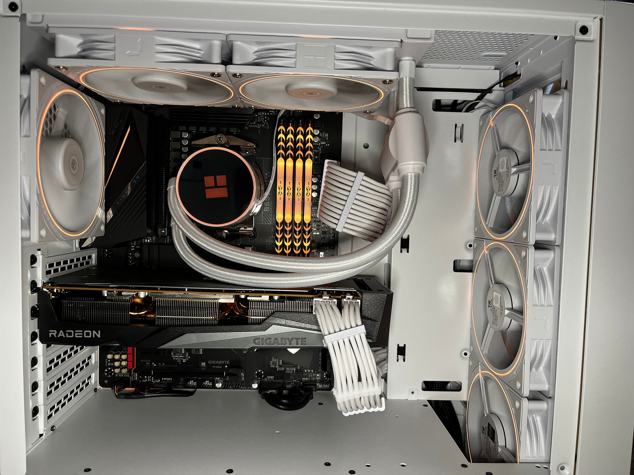 White Gaming PC (RYZEN 5 5600 +RX 6750xt)