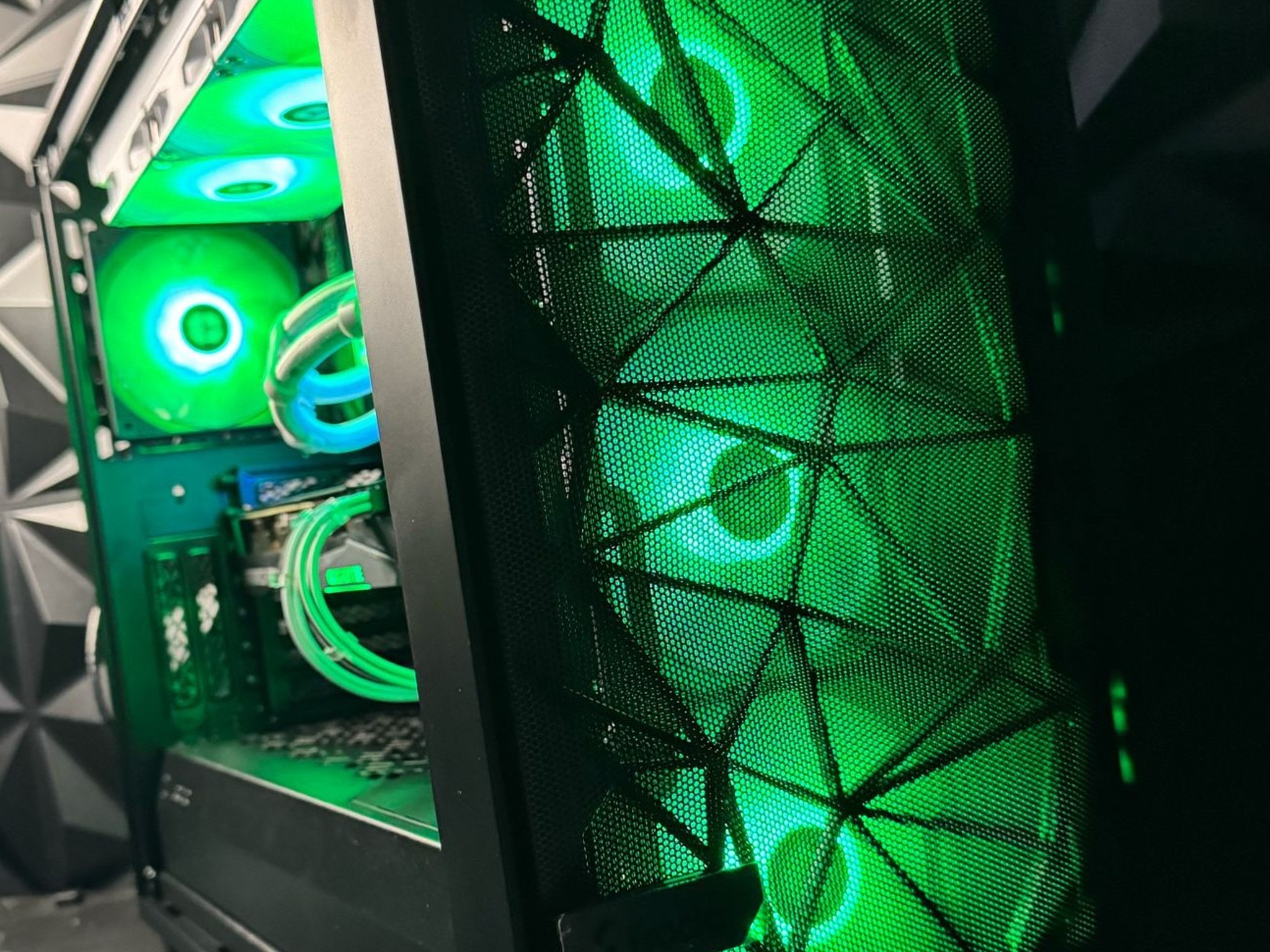 🎰 The Jackpot 777 🎰 Ryzen 7 7700X| RTZ 3070| 32 GB DDR5| 1.5 TB NVMe