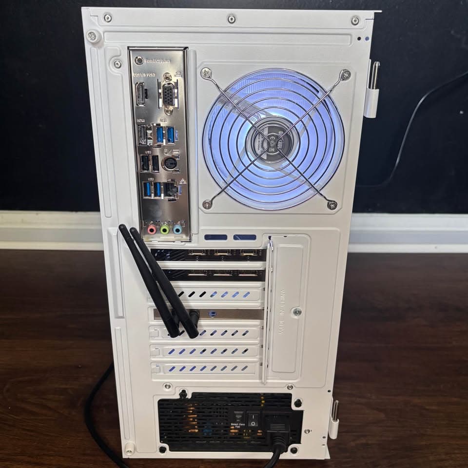 White Gaming PC (RTX 3070 TI 8GB + AMD Ryzen 5 5500 + SSD)