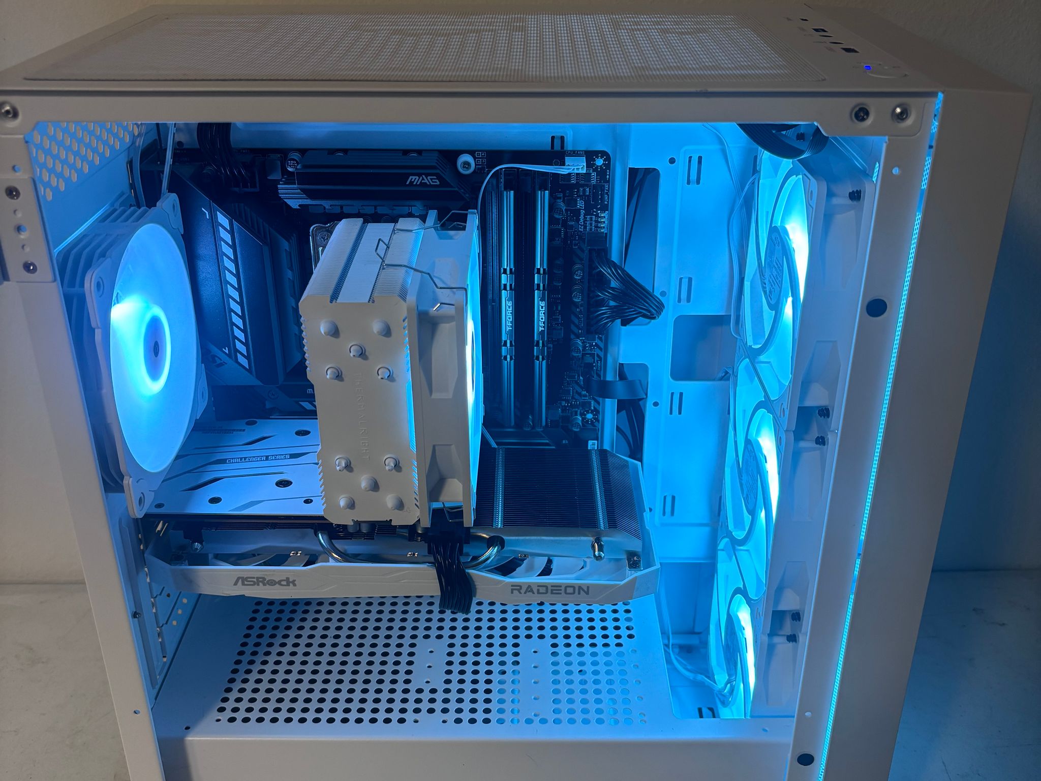 🤍Perfect for 1080p gaming has Intel i3 10th gen and rx 6600! All White ARGB🤍