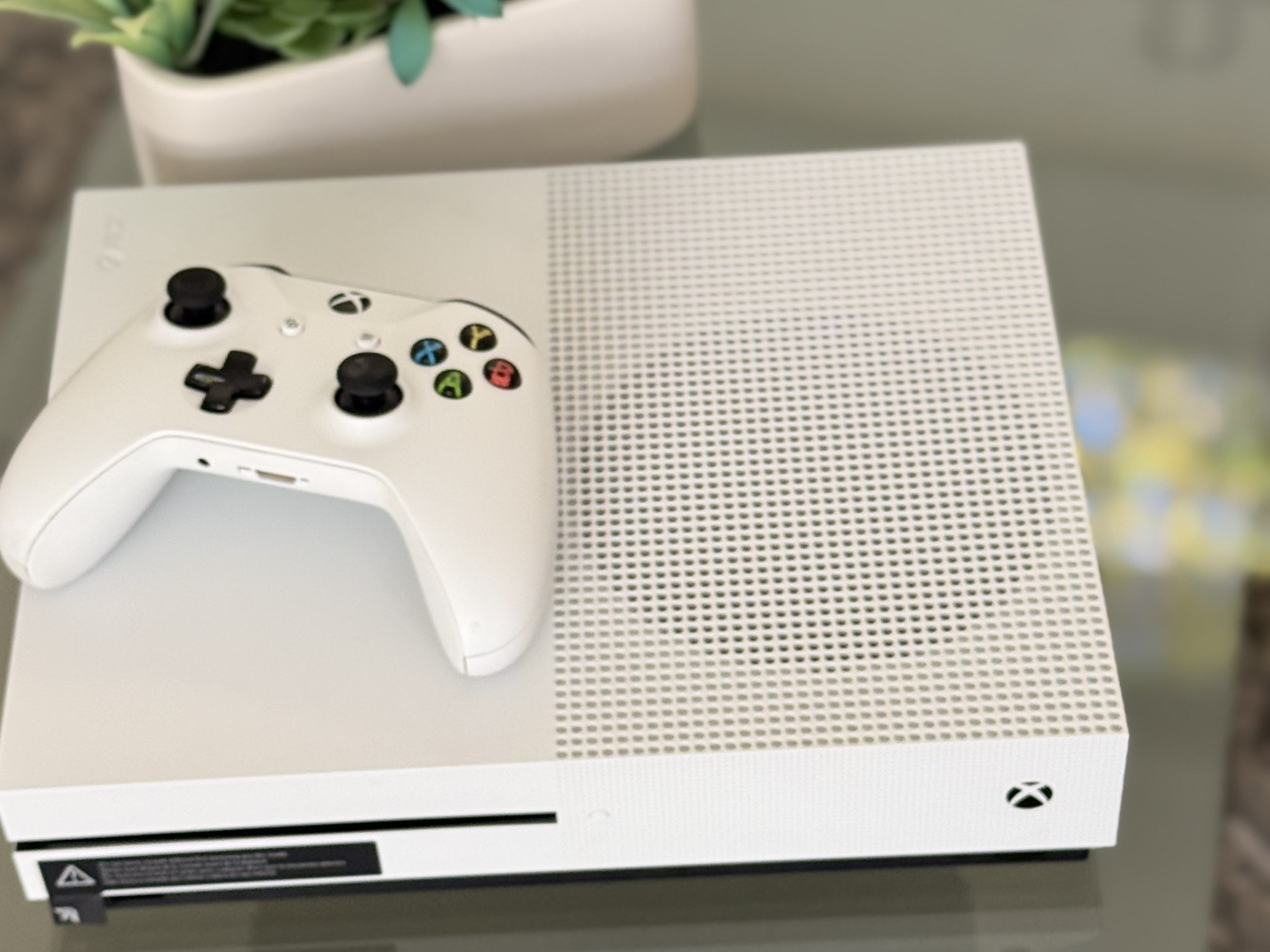 Great Deal! XBOX ONE S 1TB ALMOST NEW! + A FREE CONTROLLER!