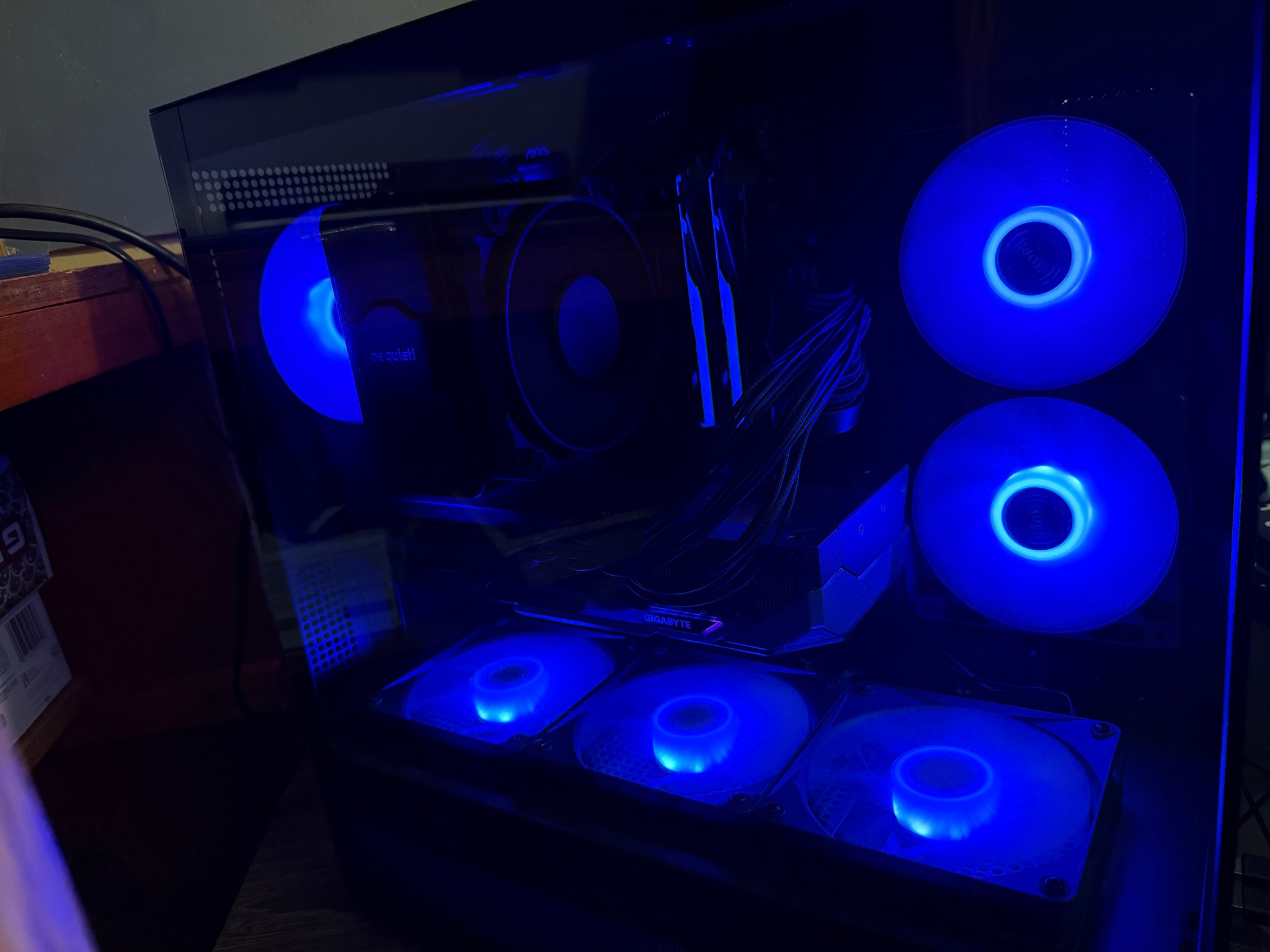 Ryzen 7 7800X3D + RX 9070 XT 16GB