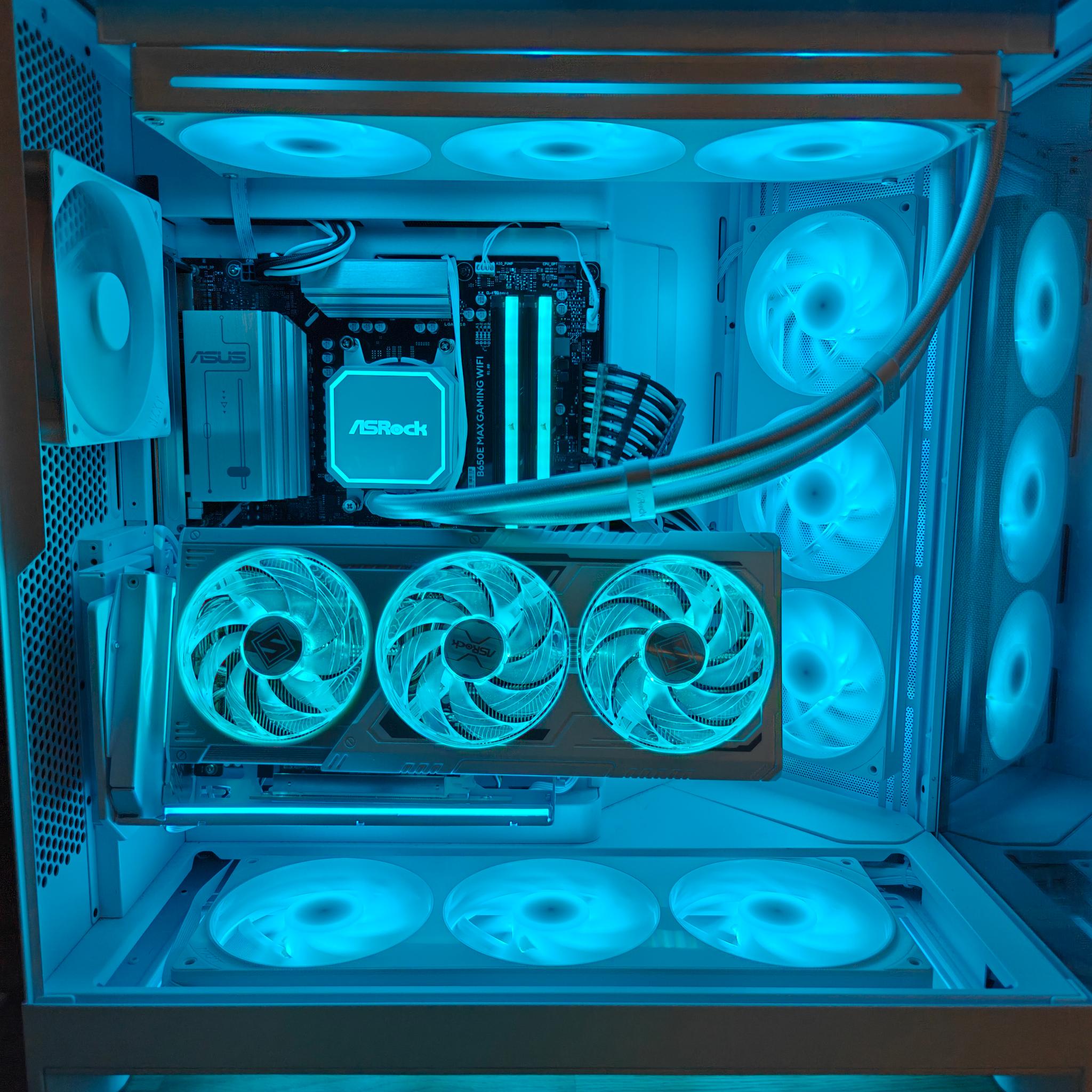 High-End White & Black Gaming PC — RX 9070 XT / Ryzen 7 7800X3D