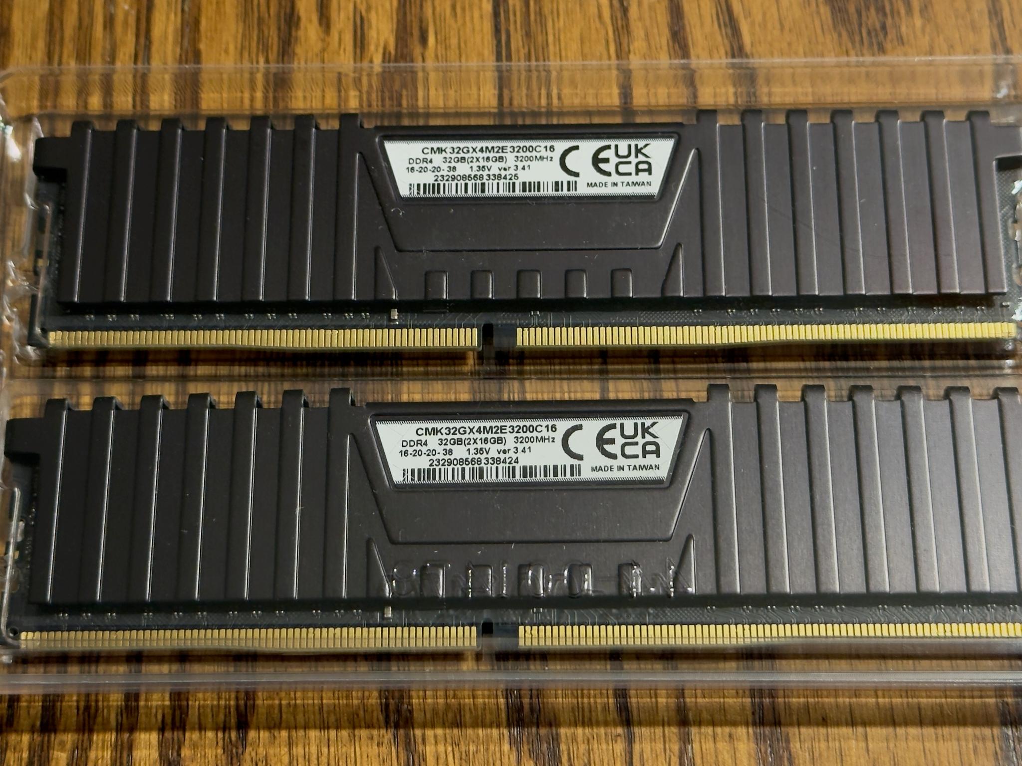 CORSAIR VENGANCE LPX 32GB 3200MHz - Excellent condition.