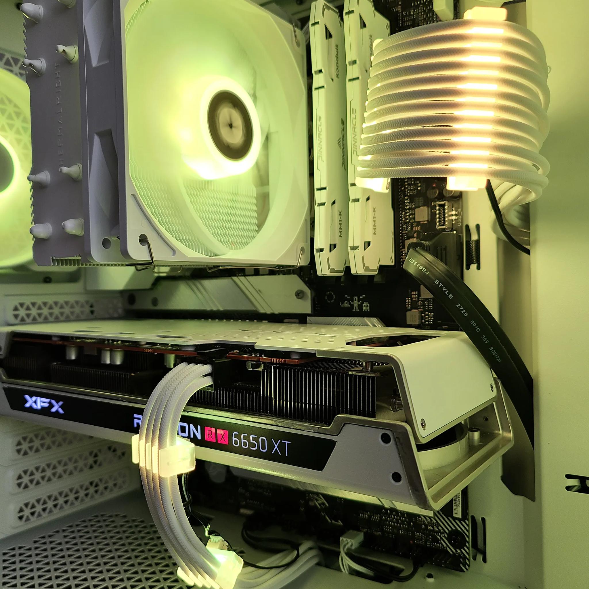 RX 6650 XT | Intel i5 11600K | 1TB Gen4 NVME | 32GB 3200MHz RAM