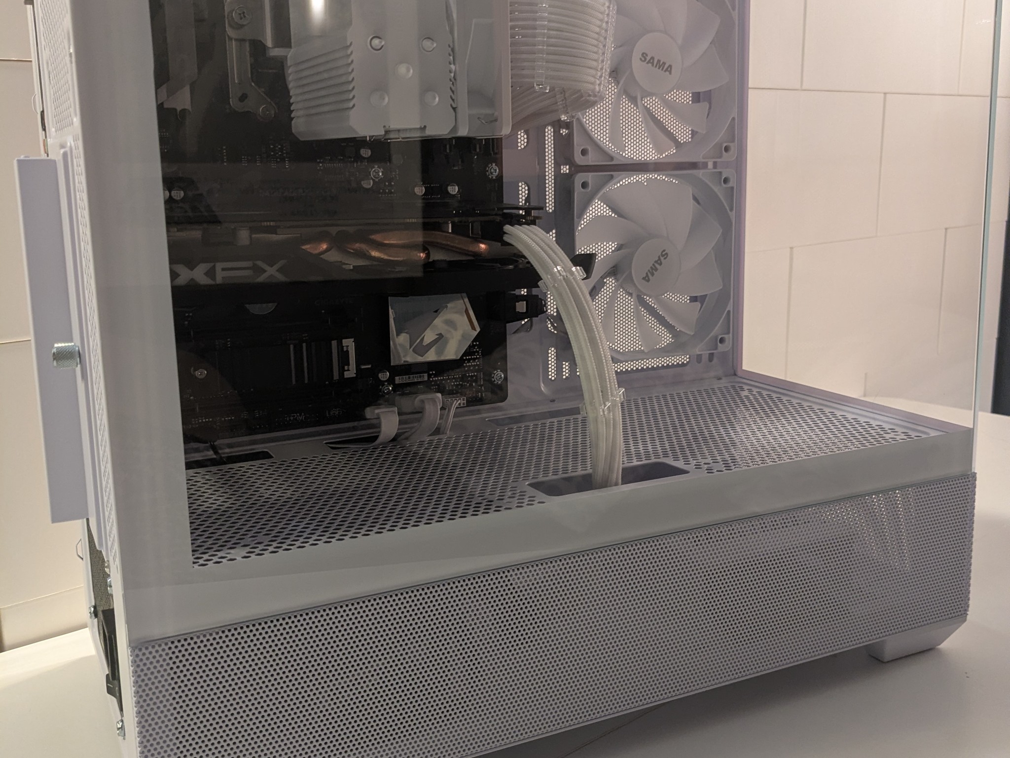 White RGB Gaming PC | 16GB RAM | WiFi | Ready to Play Fortnite, Minecraft, Valorant