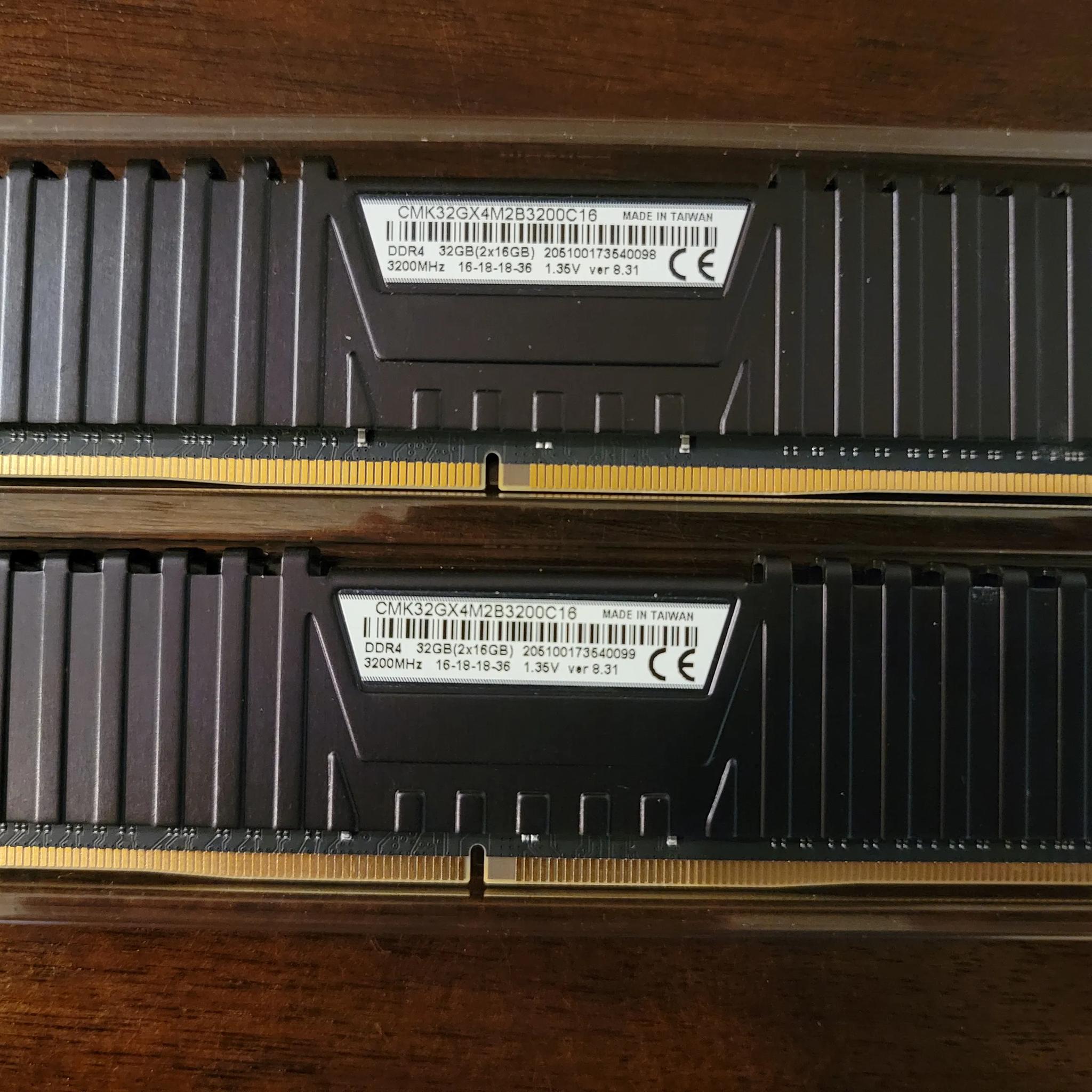 CORSAIR Vengeance LPX 32GB (2 x 16GB) 288-Pin PC RAM DDR4 3200 (PC4 25600)